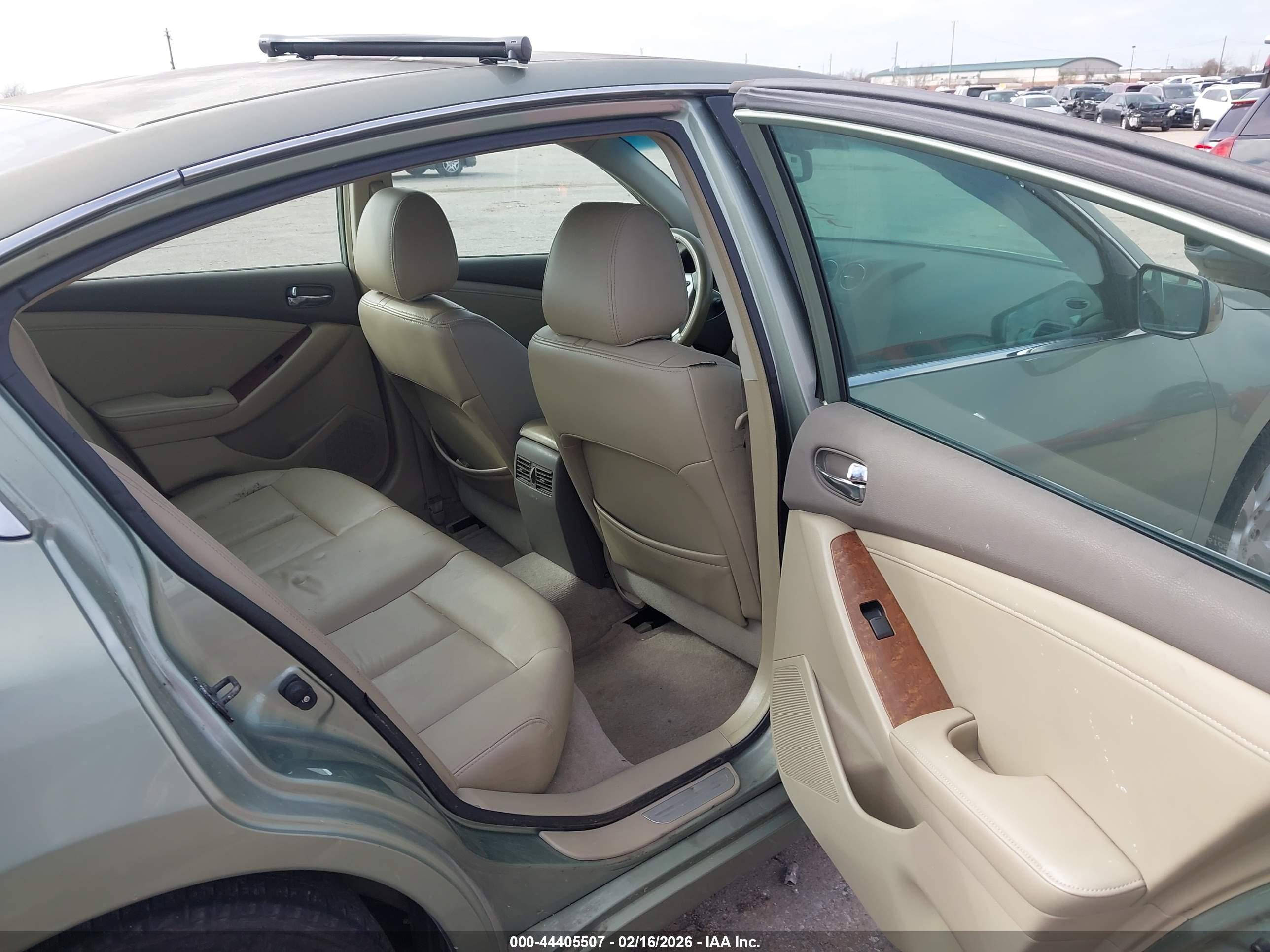 NISSAN ALTIMA image 8