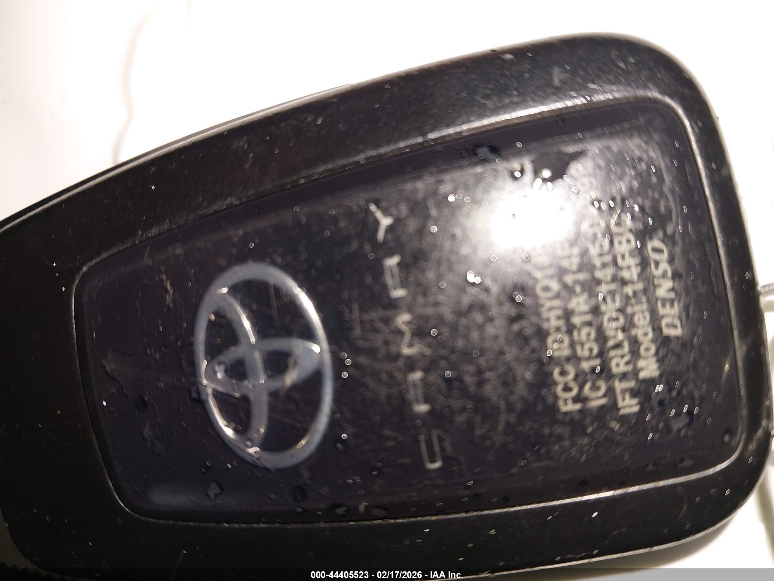 TOYOTA CAMRY image 11