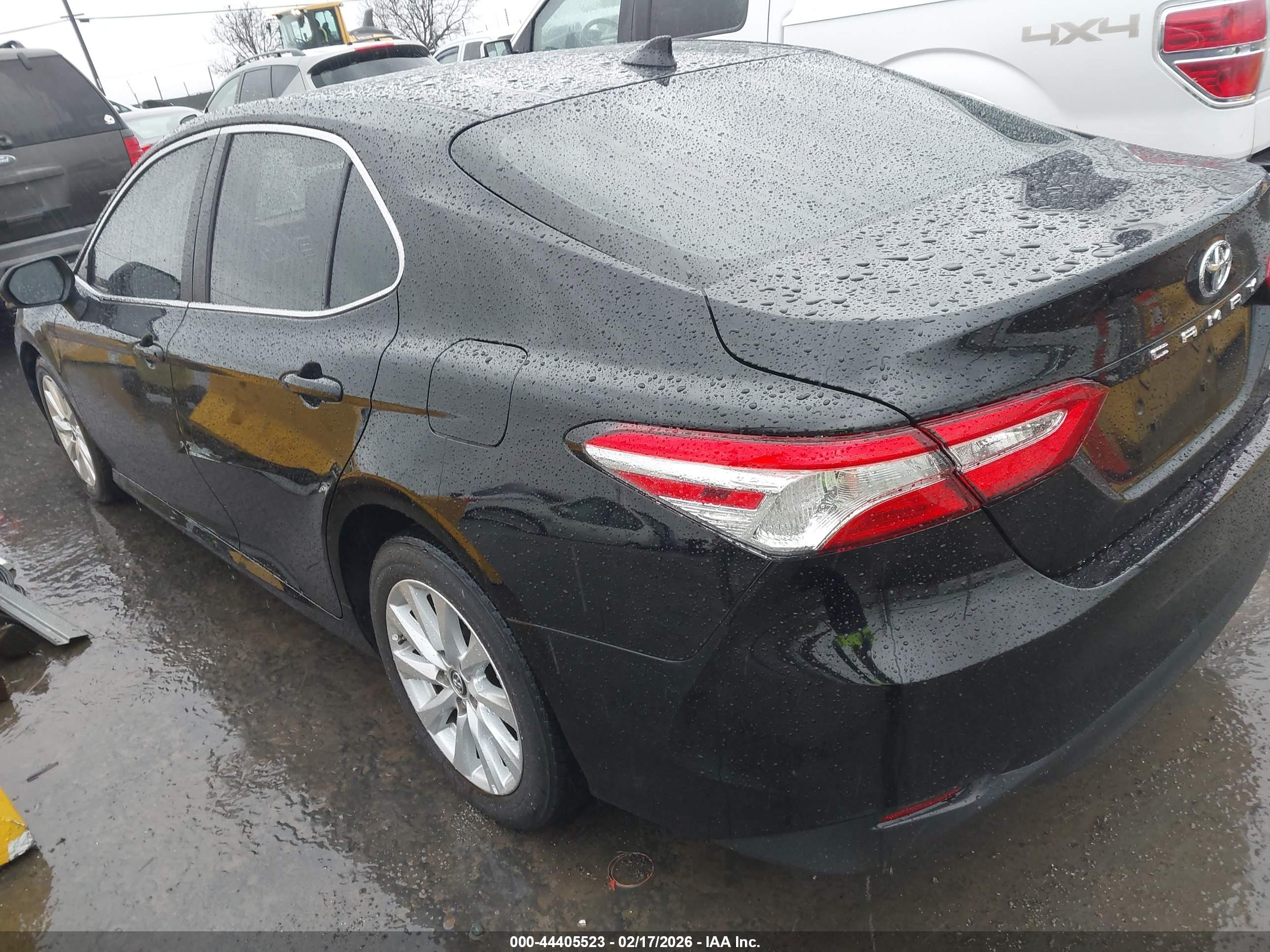 TOYOTA CAMRY image 3