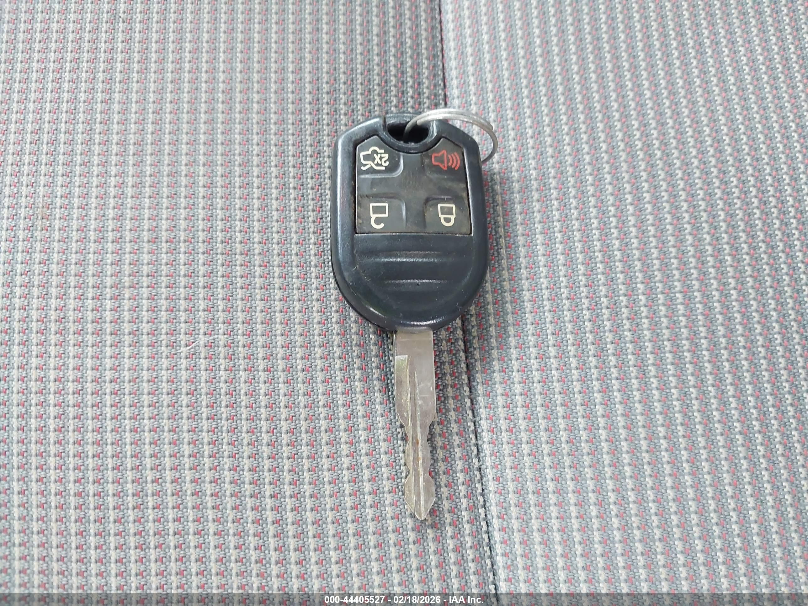 FORD TAURUS image 11