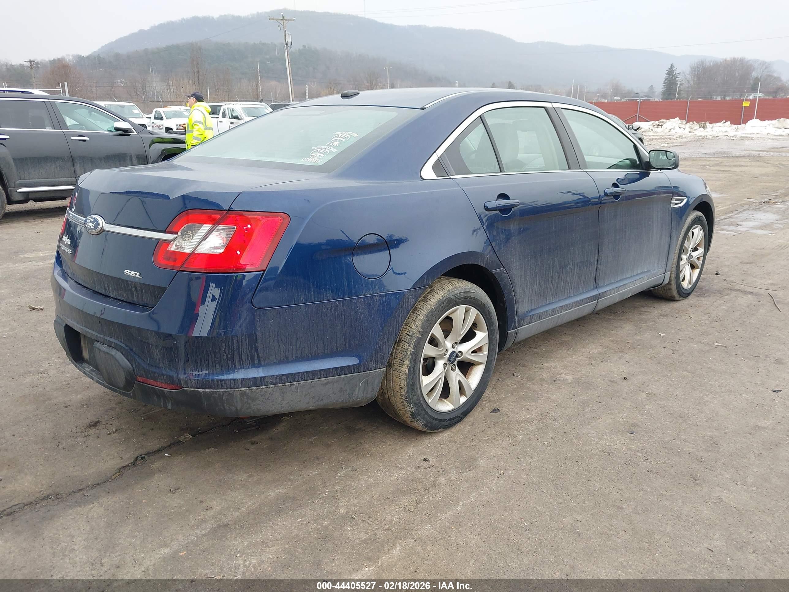 FORD TAURUS image 4