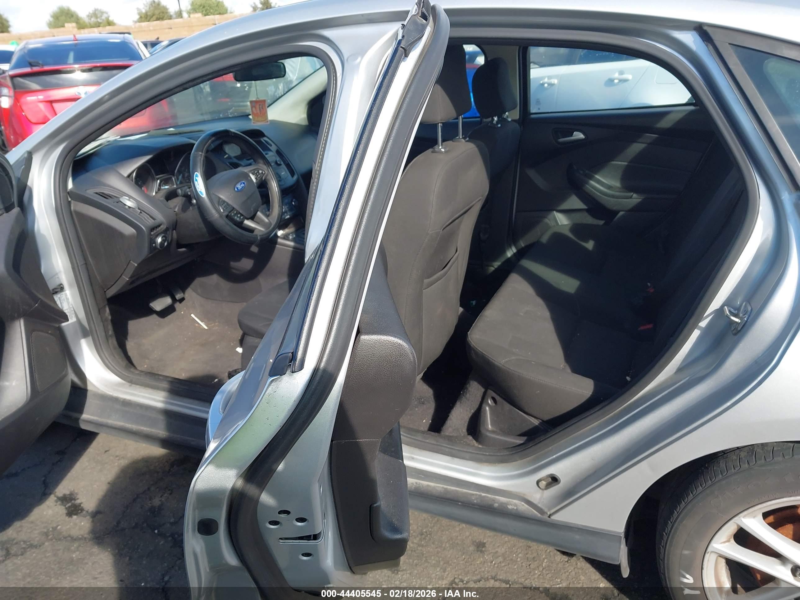 FORD FOCUS image 8