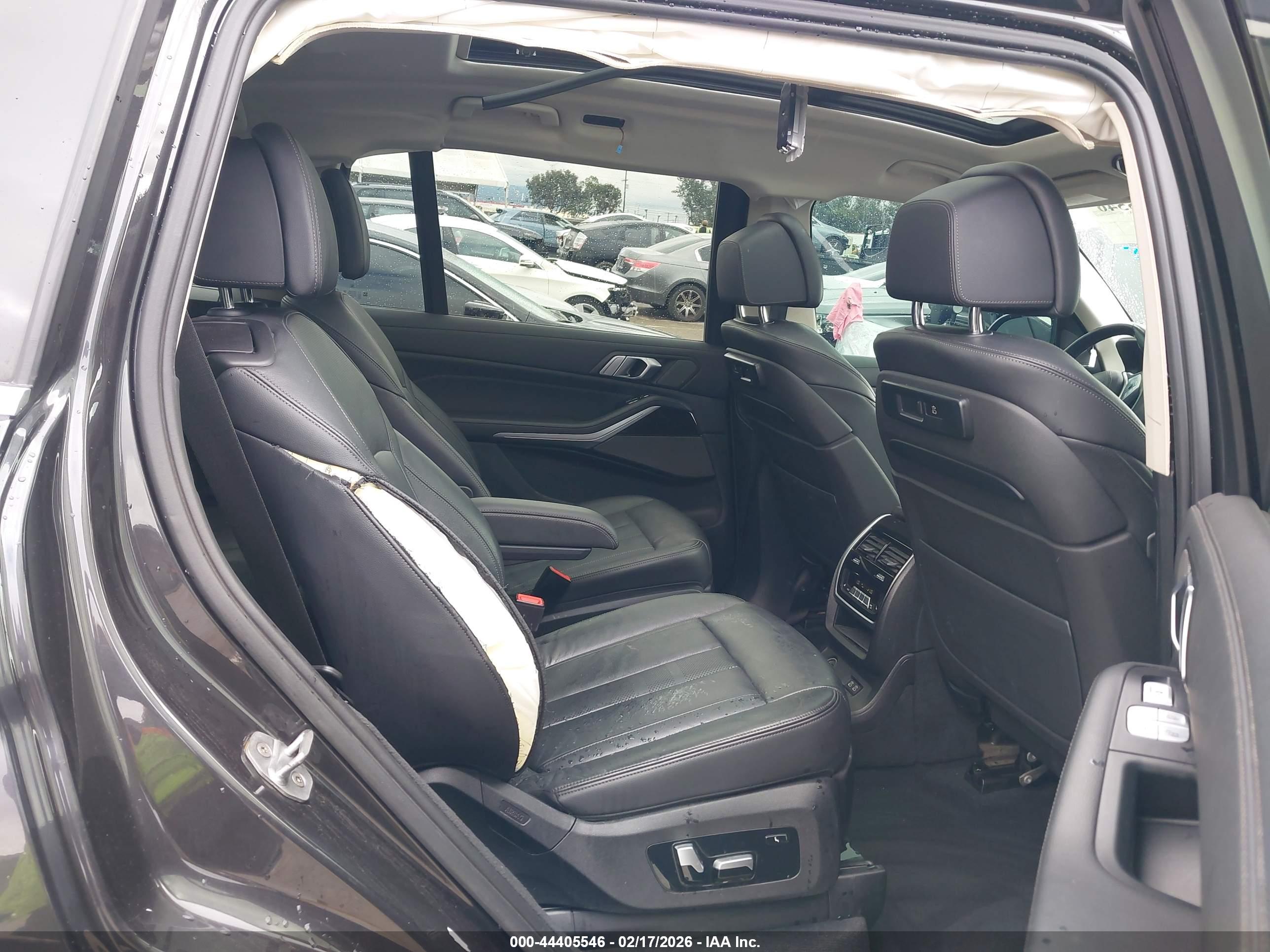 BMW X7 image 8