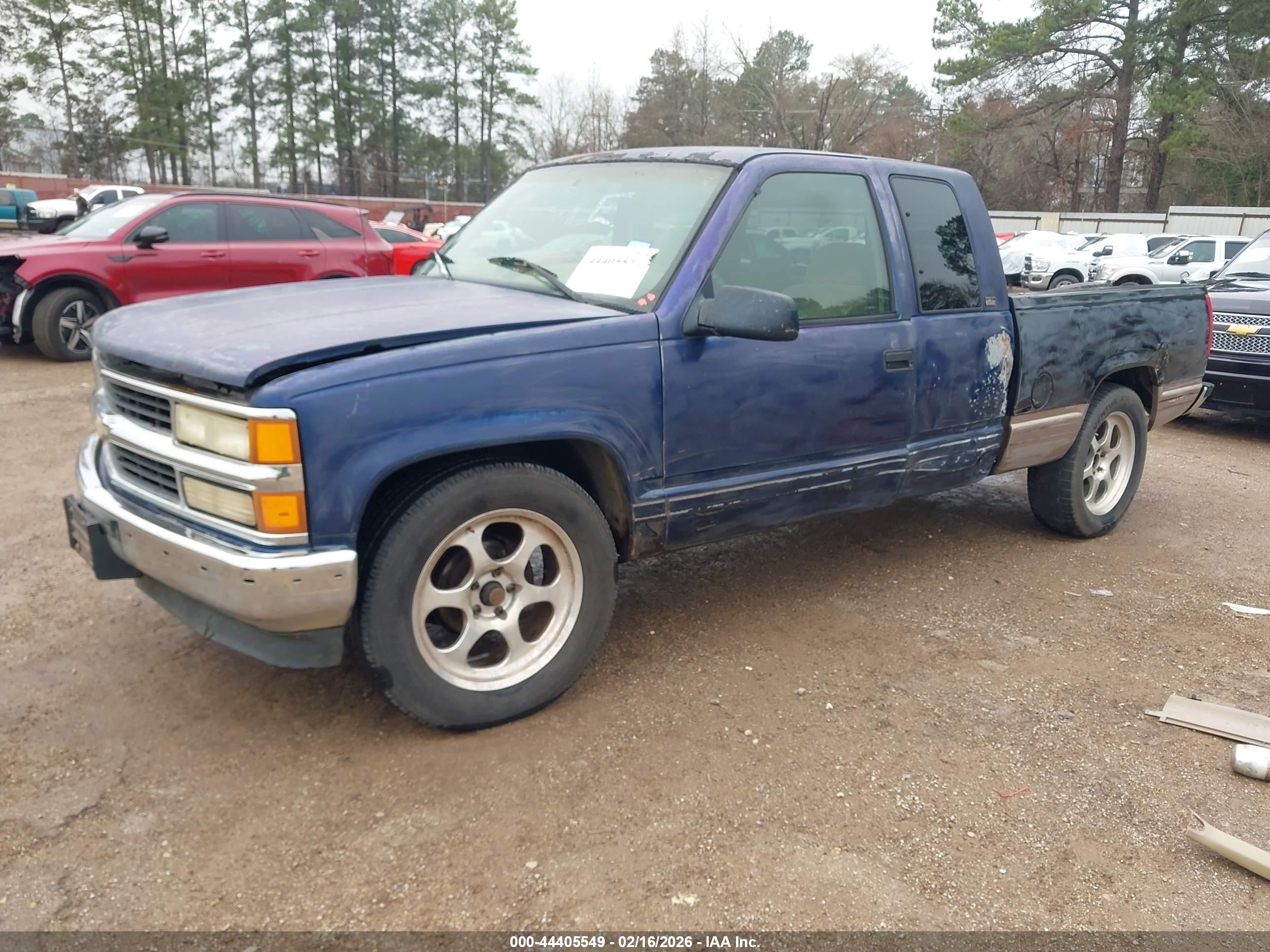 CHEVROLET GMT-400 image 2