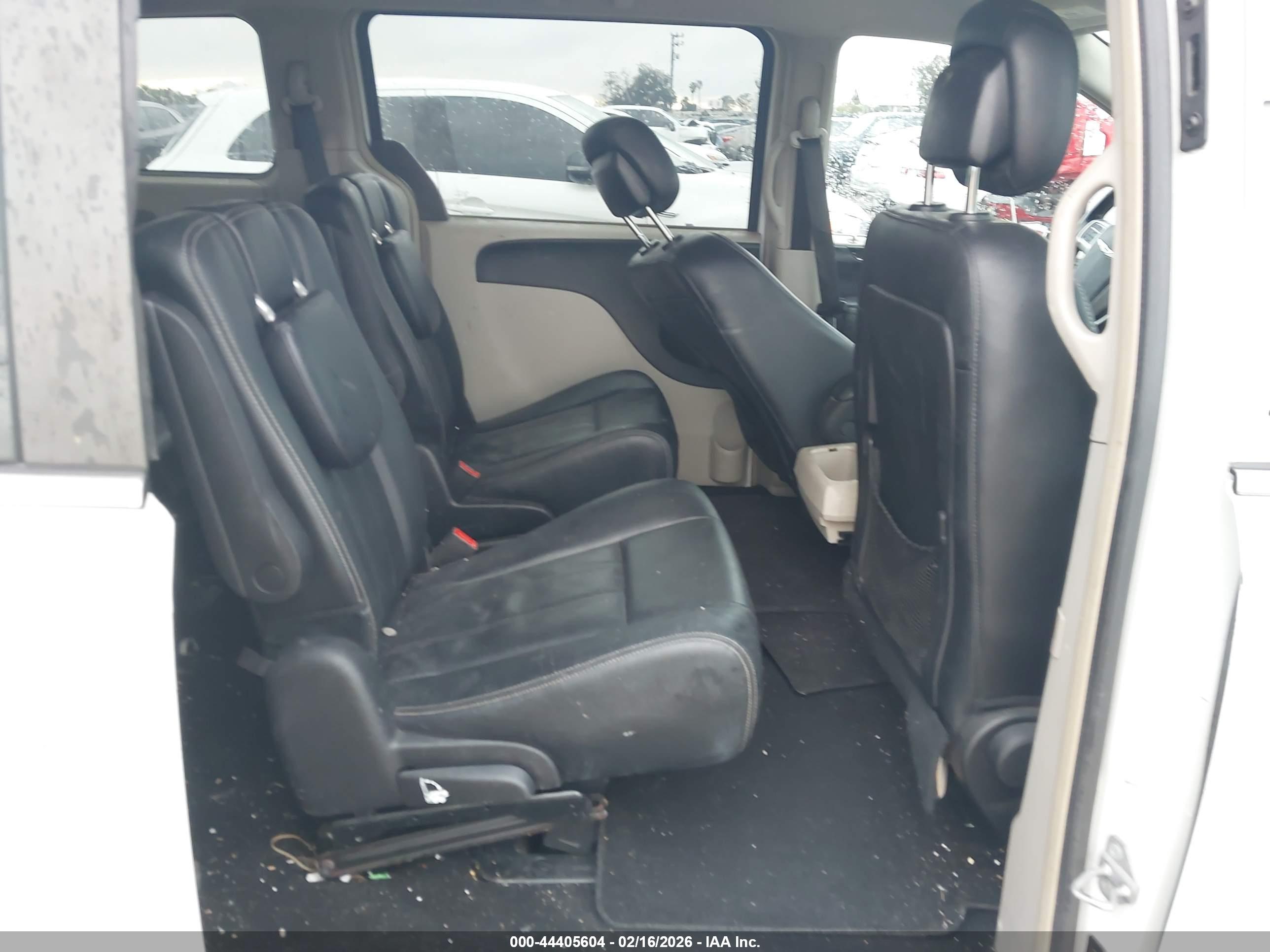 CHRYSLER TOWN image 8