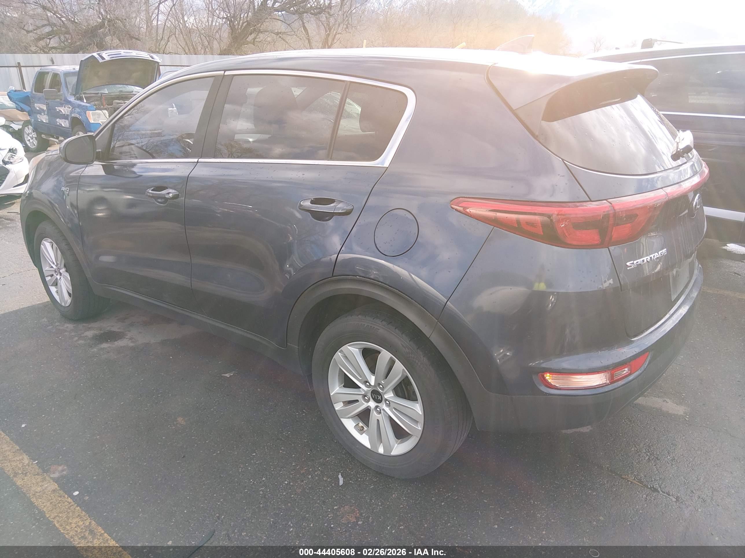 KIA SPORTAGE image 3
