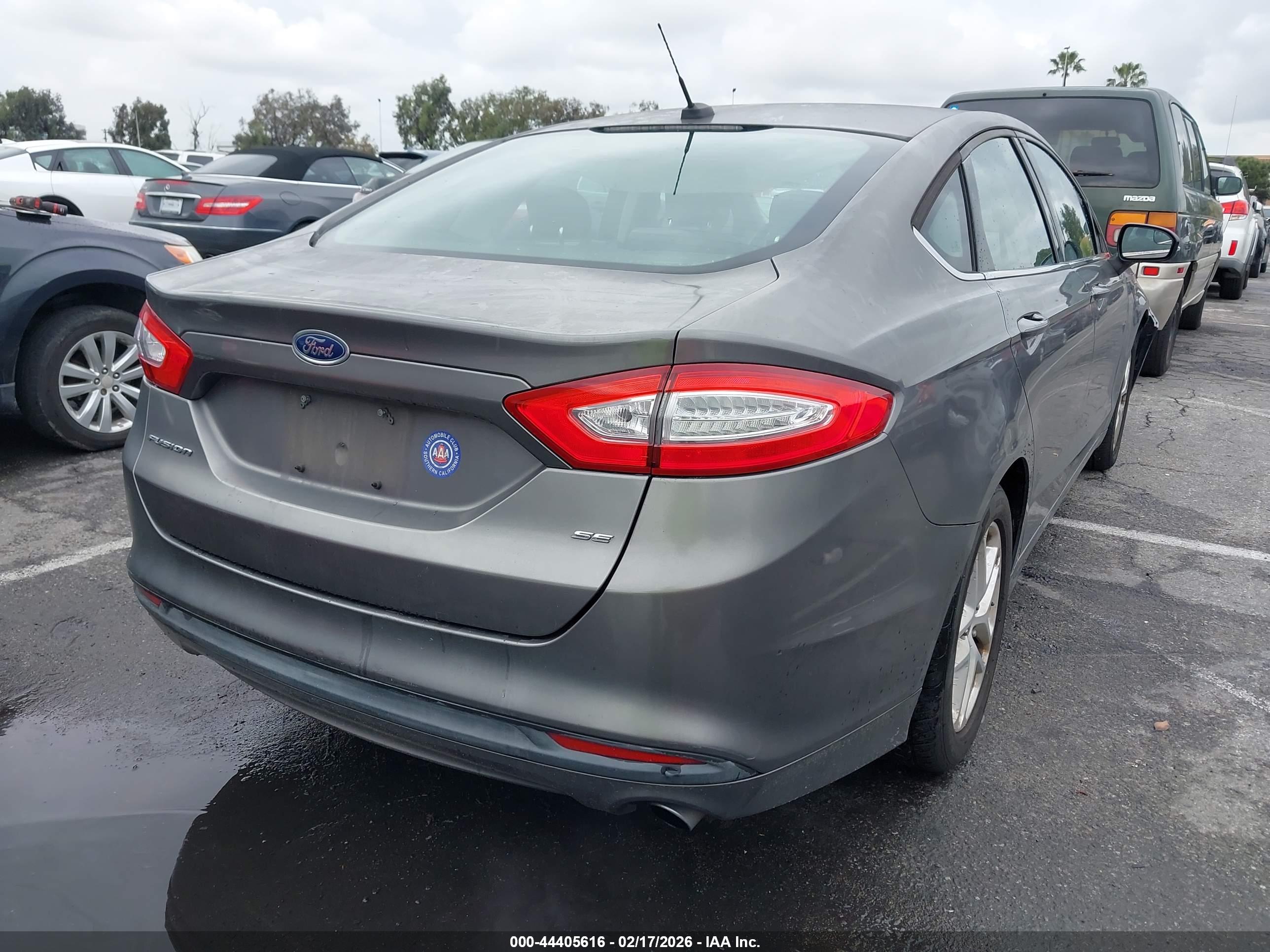 FORD FUSION image 4