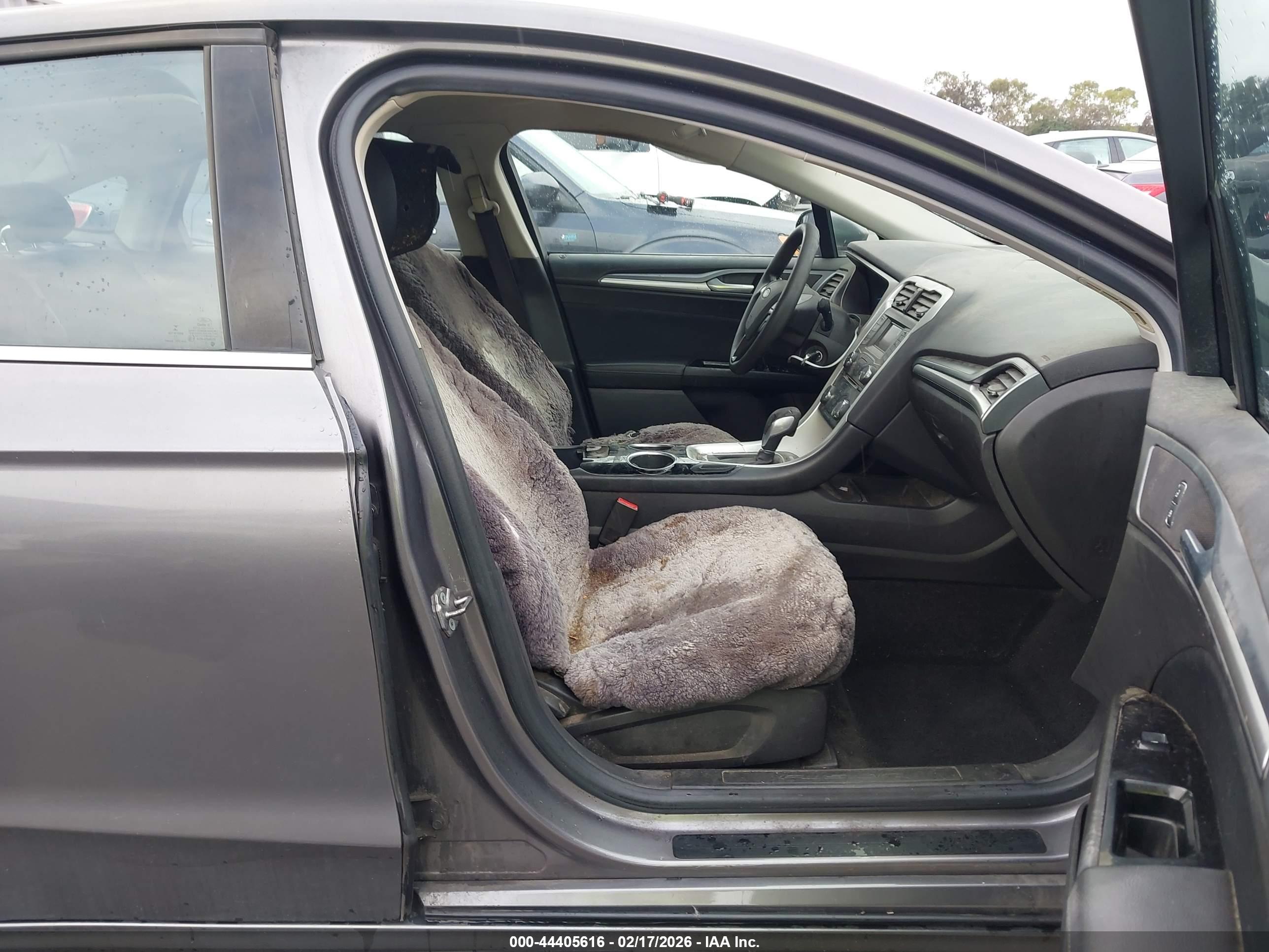 FORD FUSION image 5