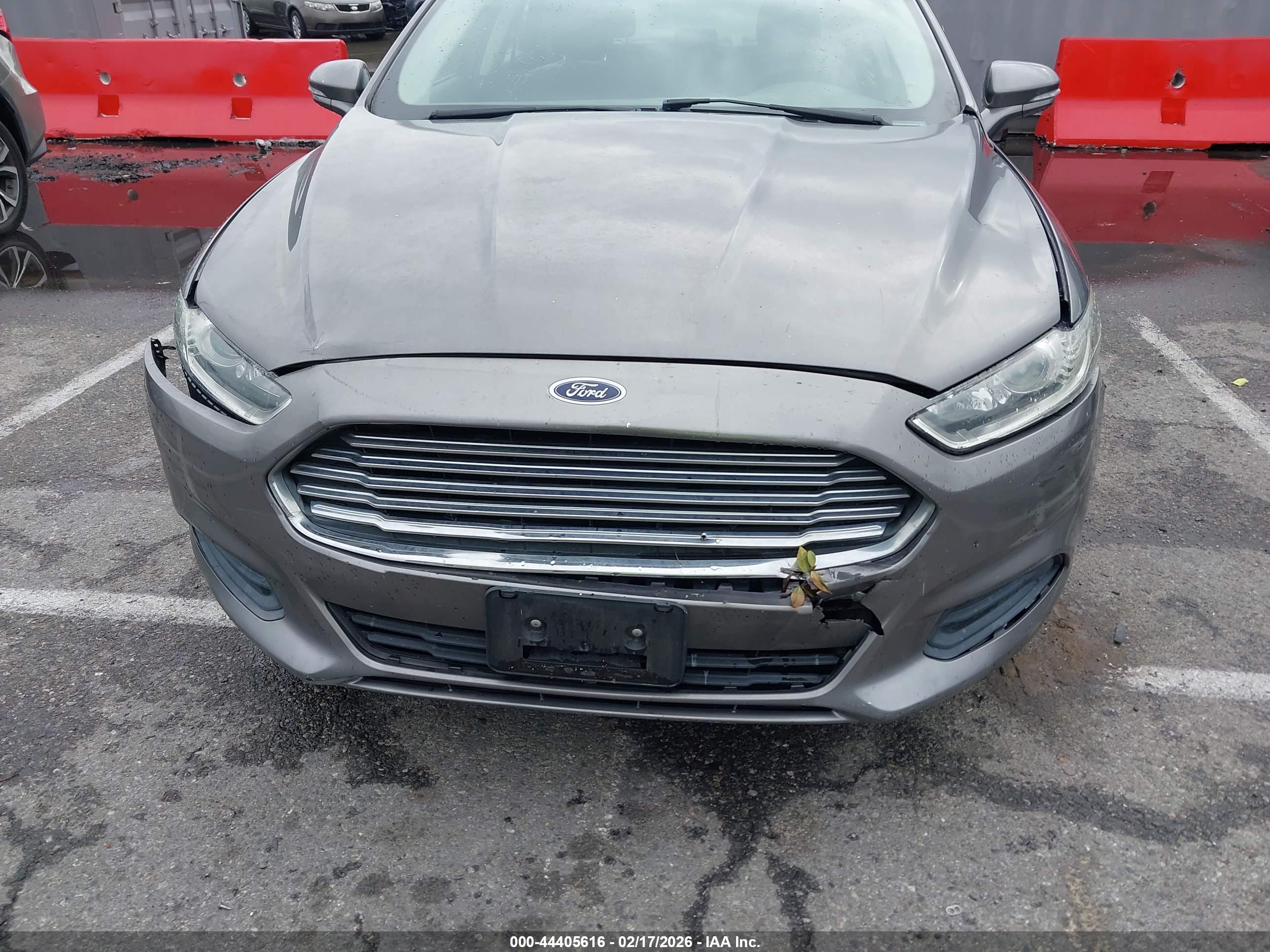 FORD FUSION image 6