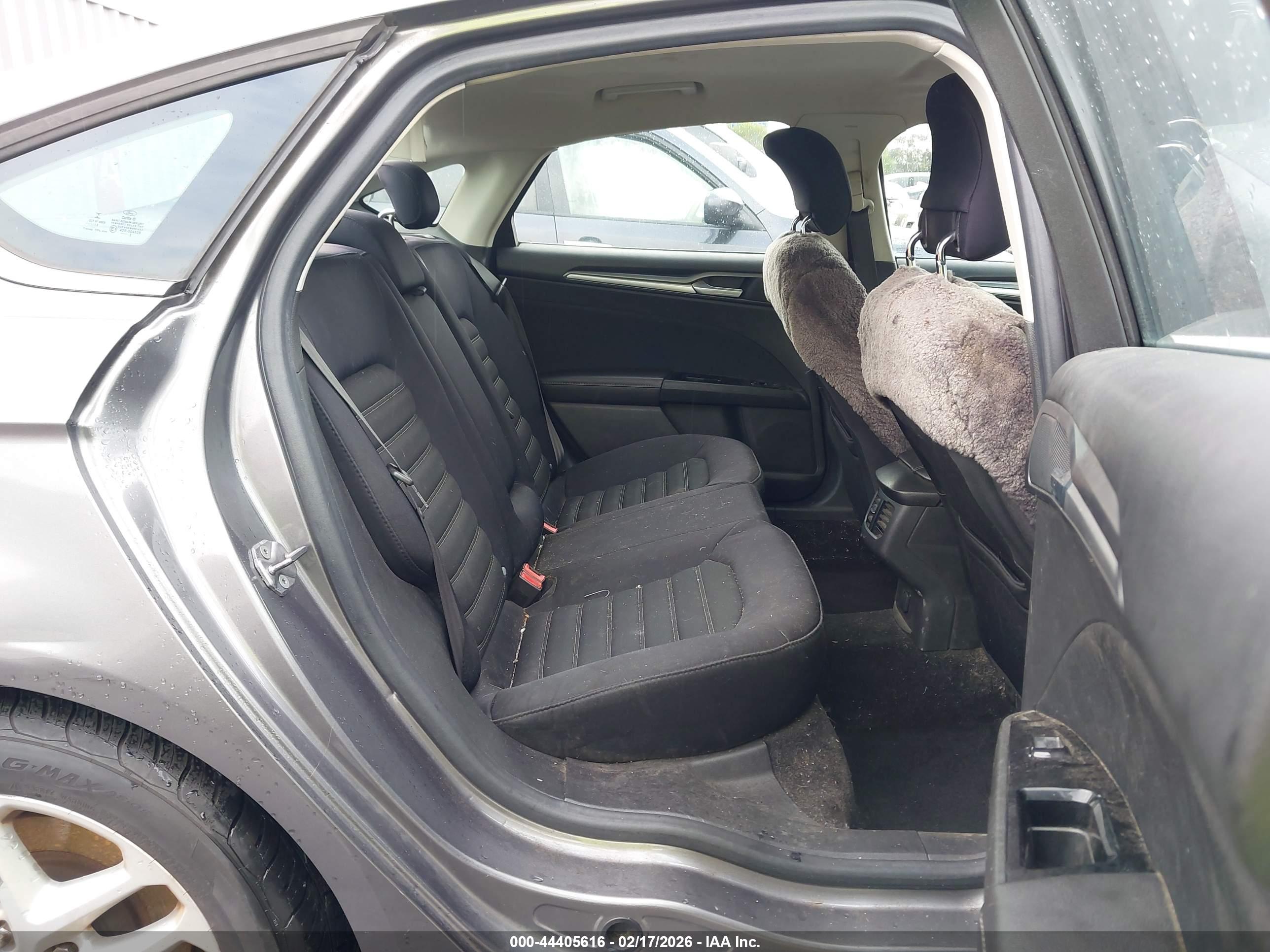 FORD FUSION image 8