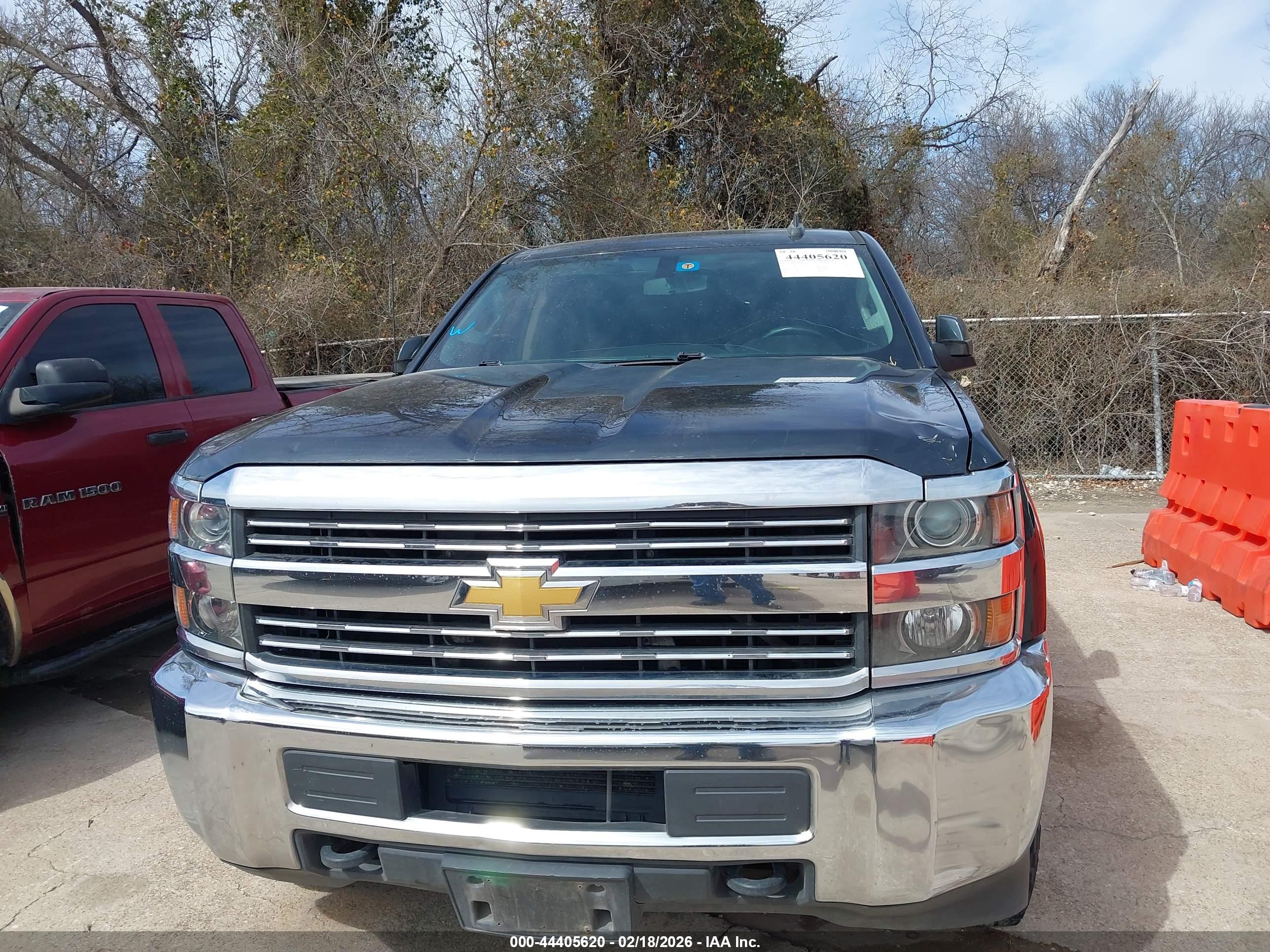 CHEVROLET SILVERADO image 6