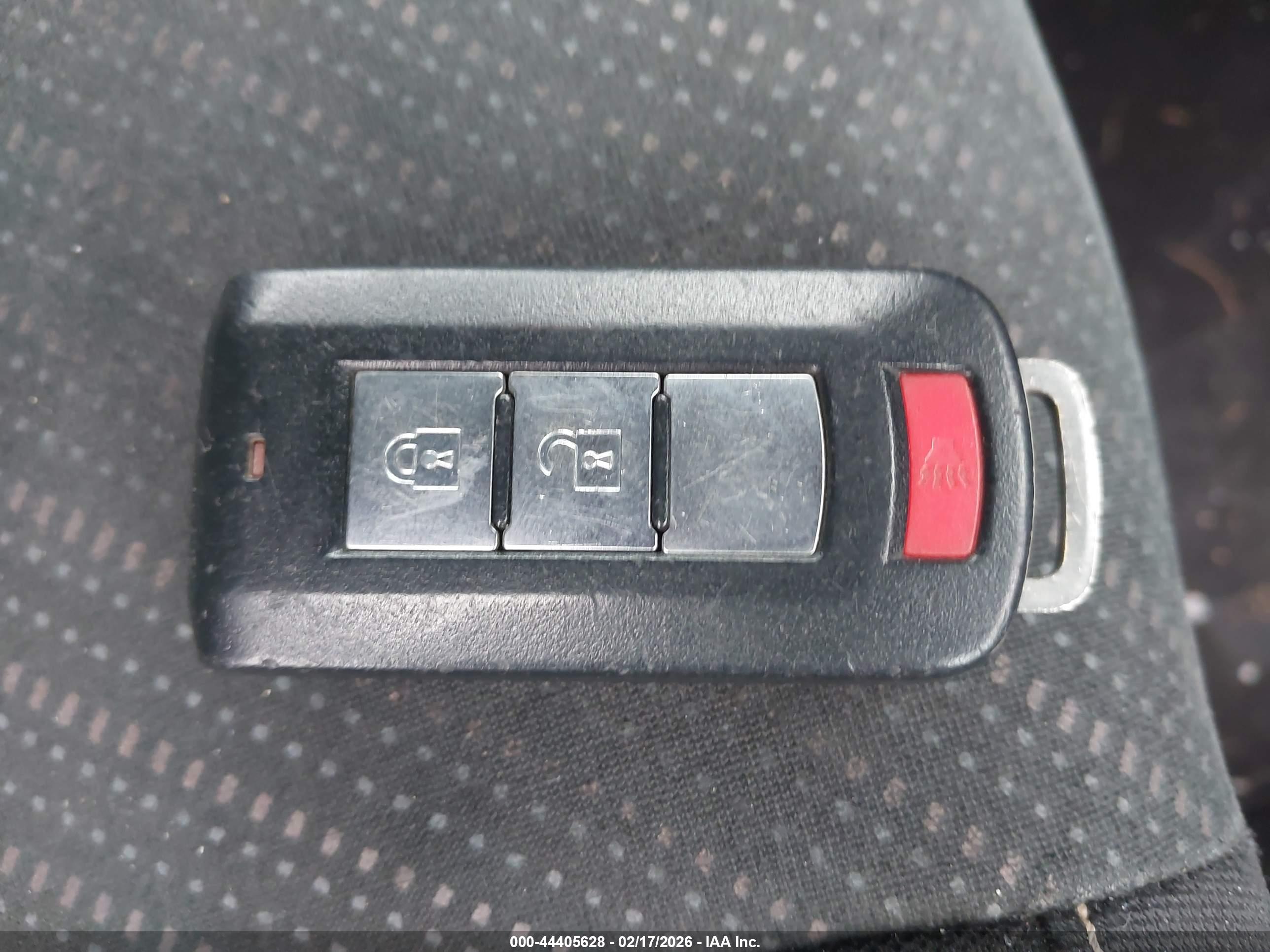 MITSUBISHI OUTLANDER image 11