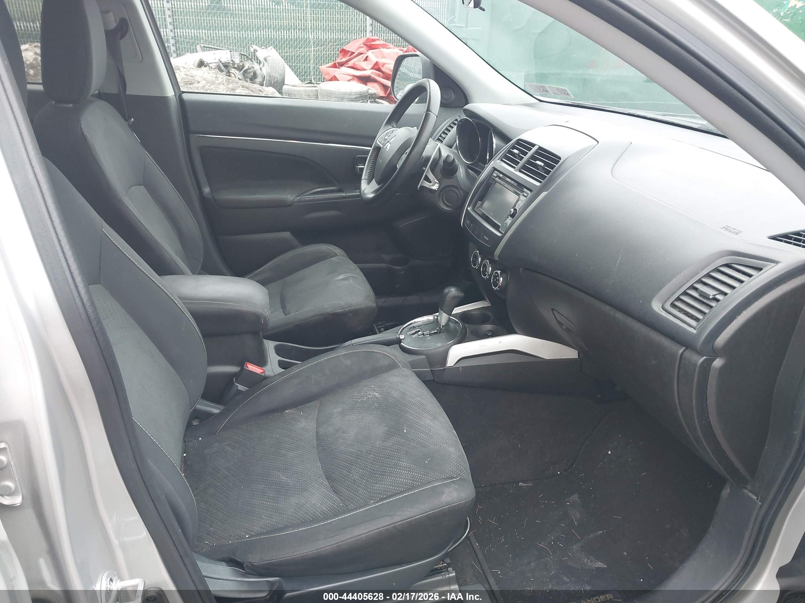 MITSUBISHI OUTLANDER image 5