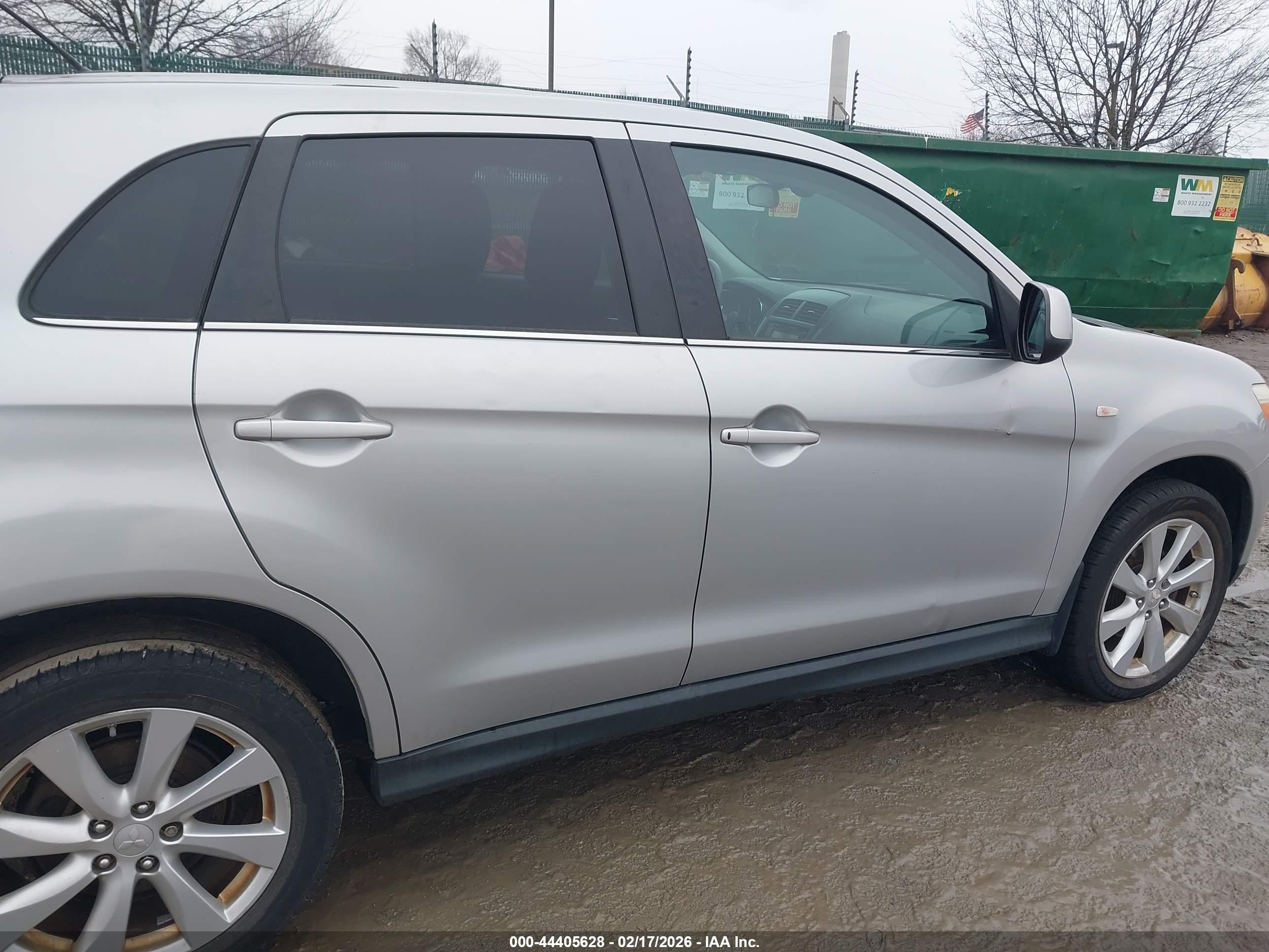 MITSUBISHI OUTLANDER image 6