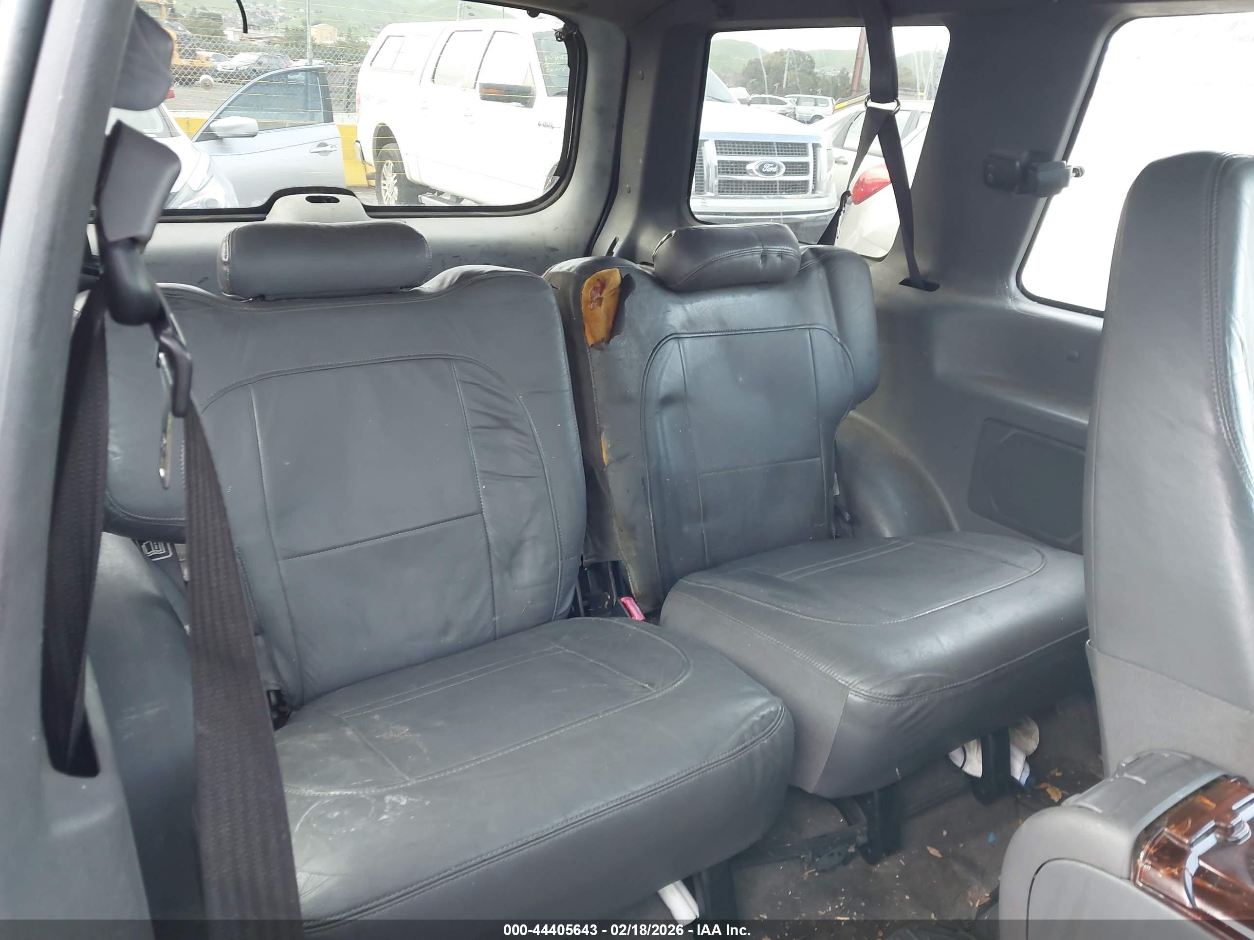 FORD EXPLORER image 8