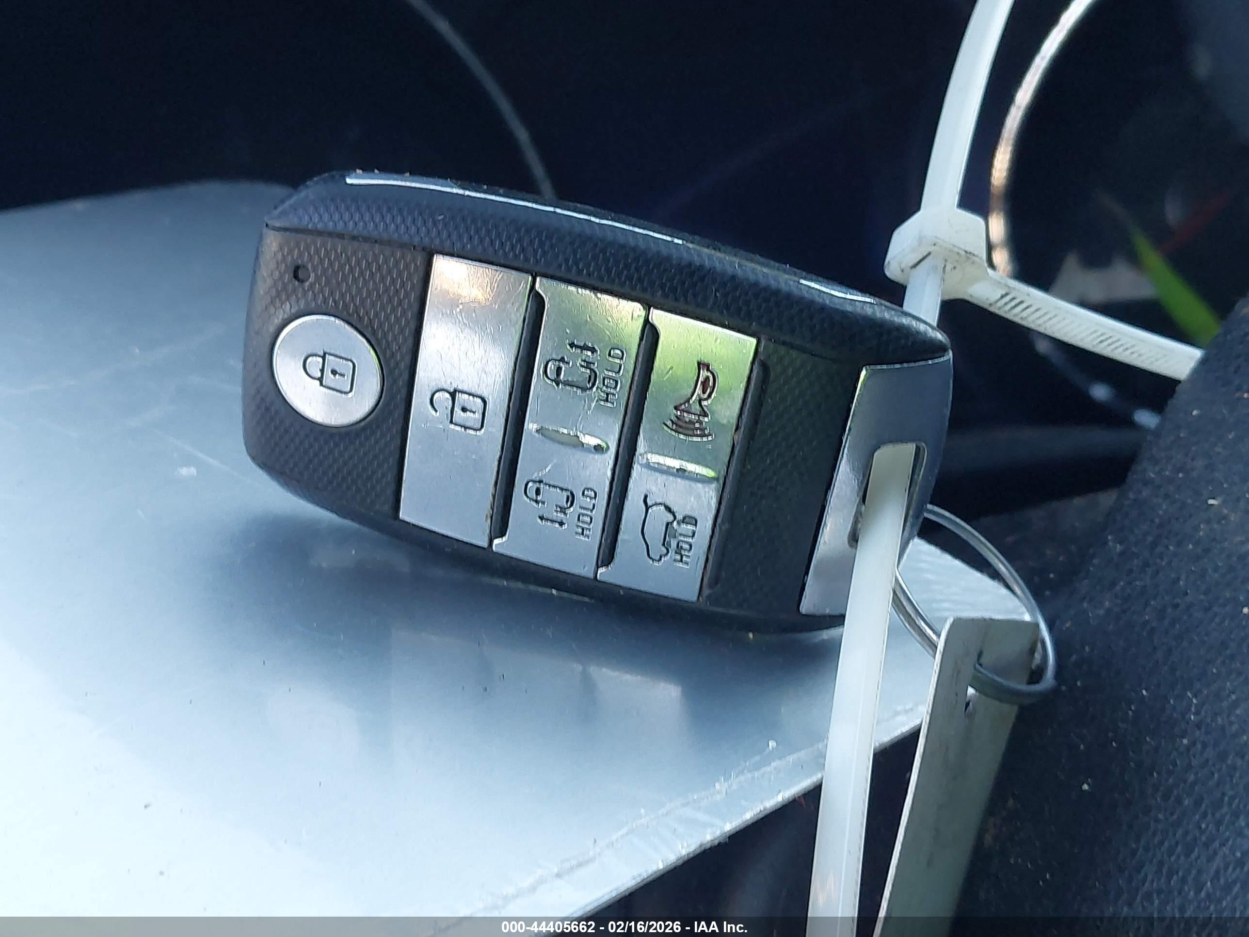 KIA SEDONA image 11