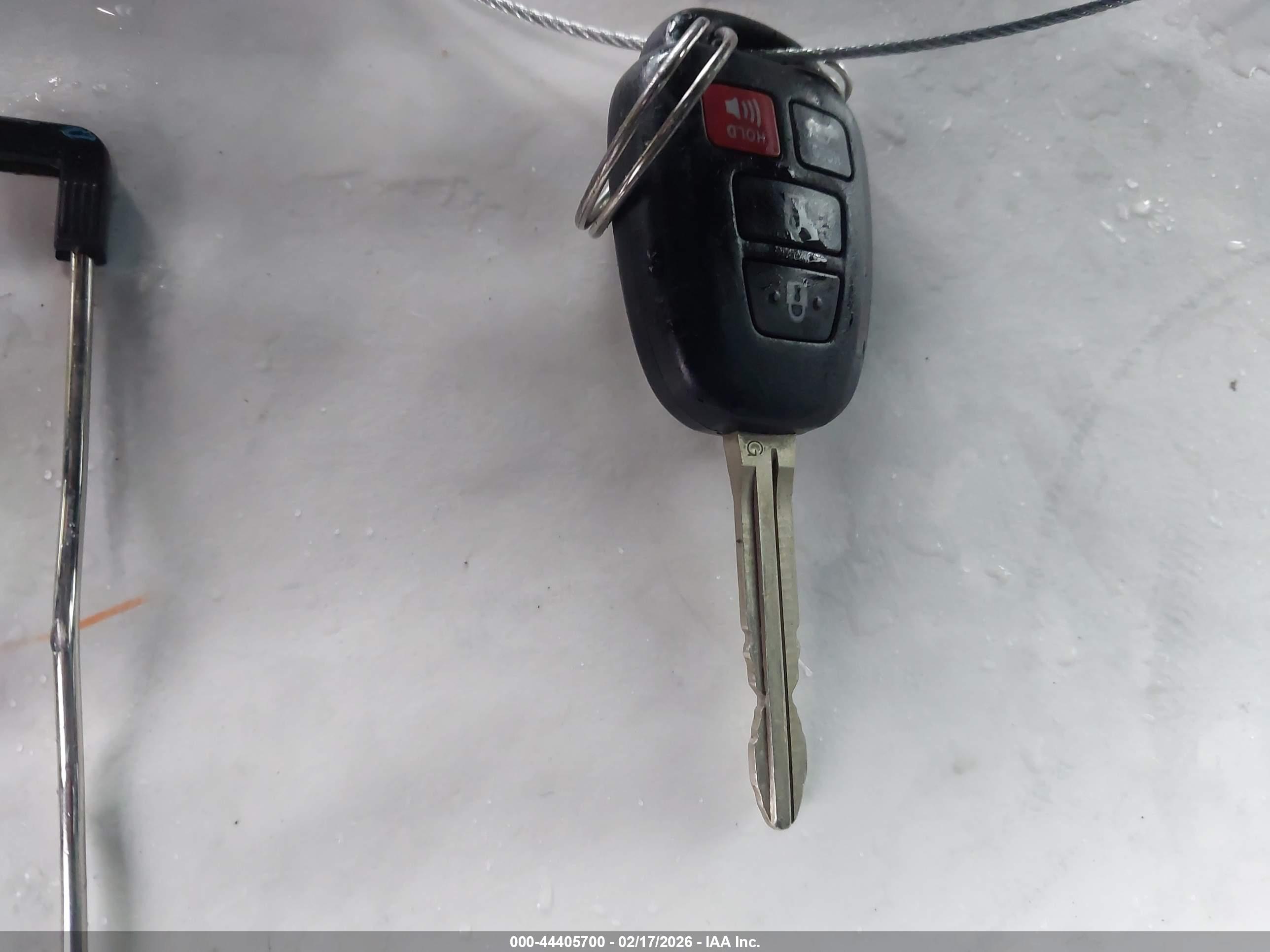 TOYOTA CAMRY image 11