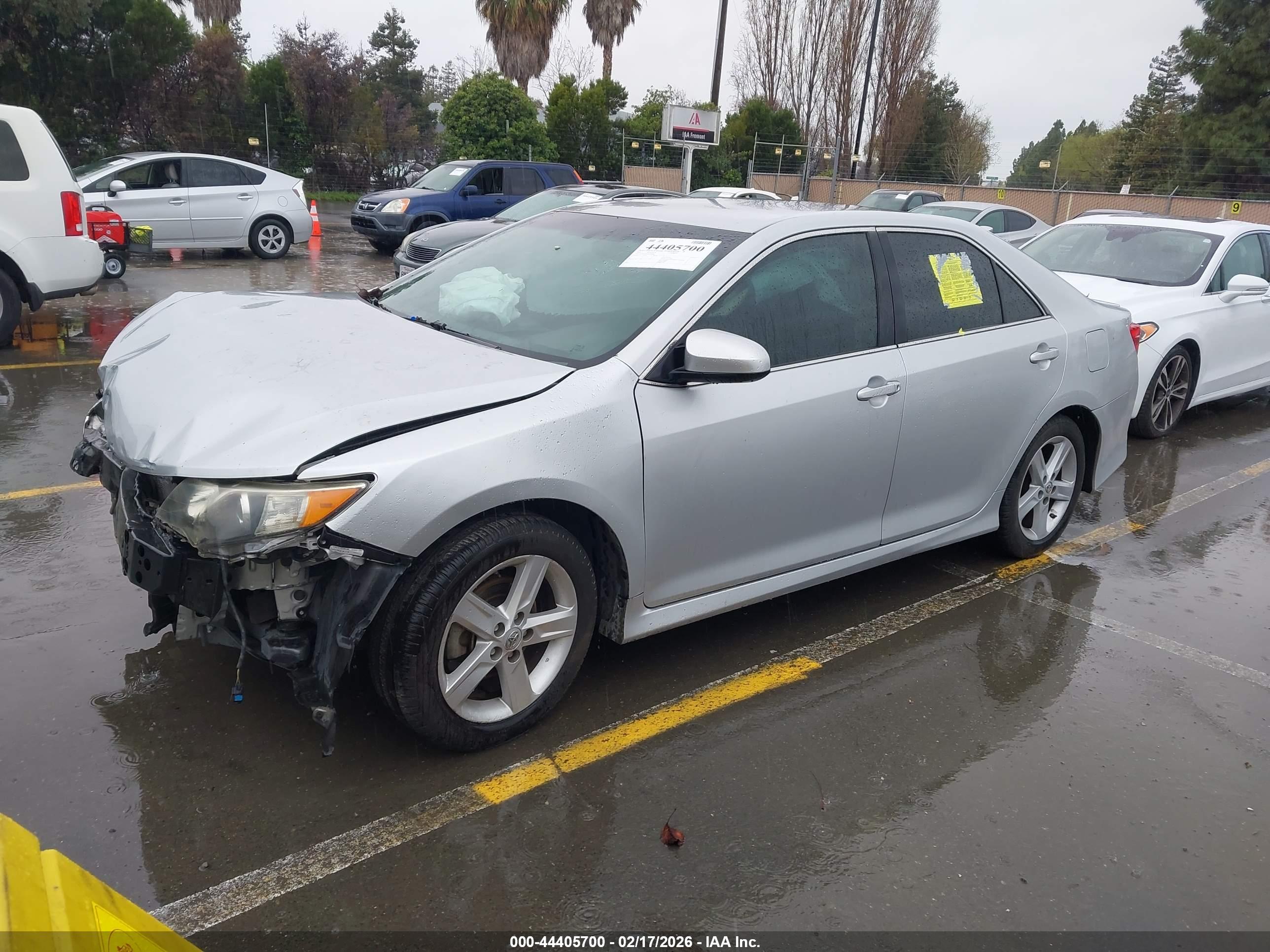 TOYOTA CAMRY image 2