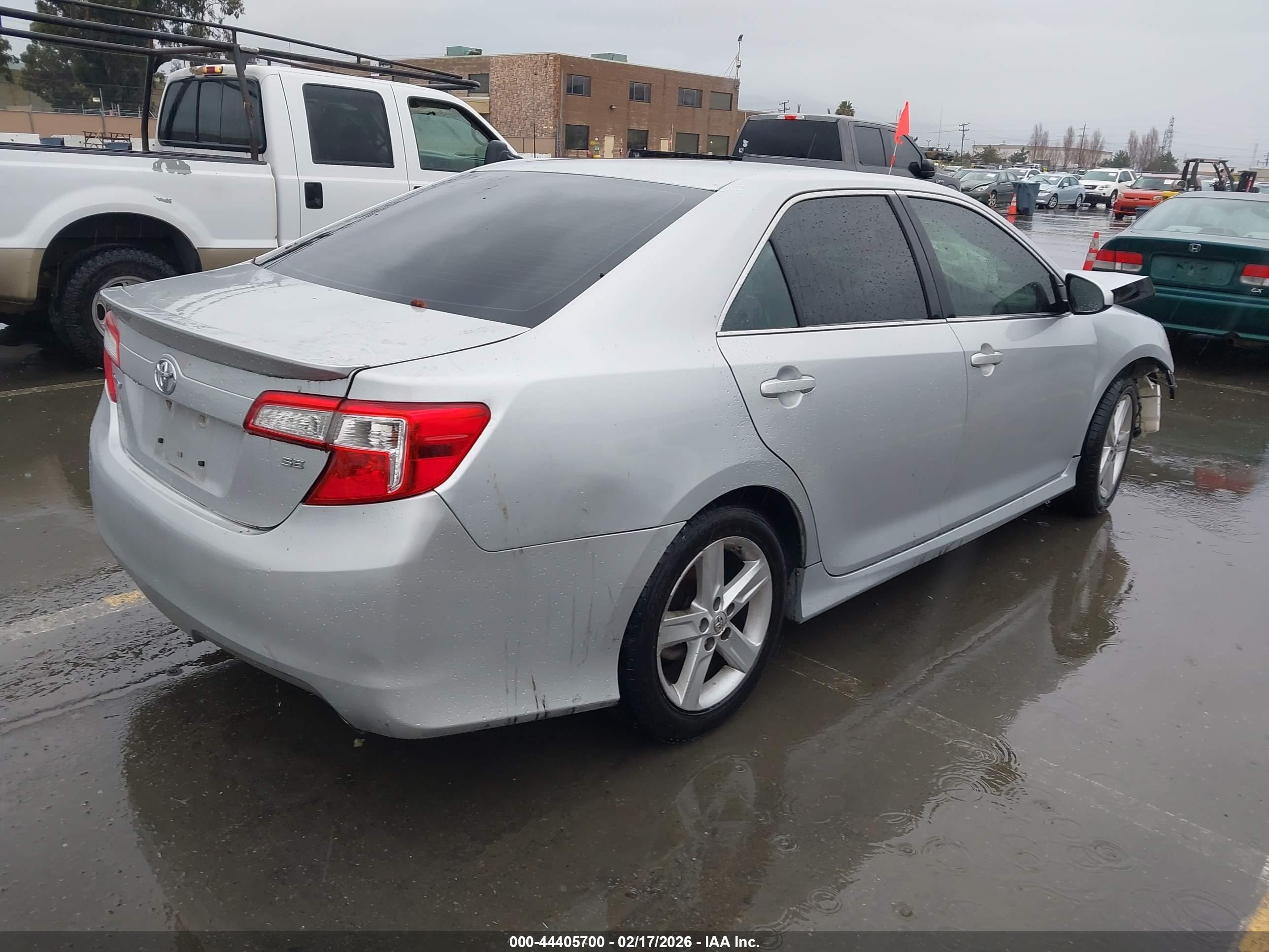 TOYOTA CAMRY image 4