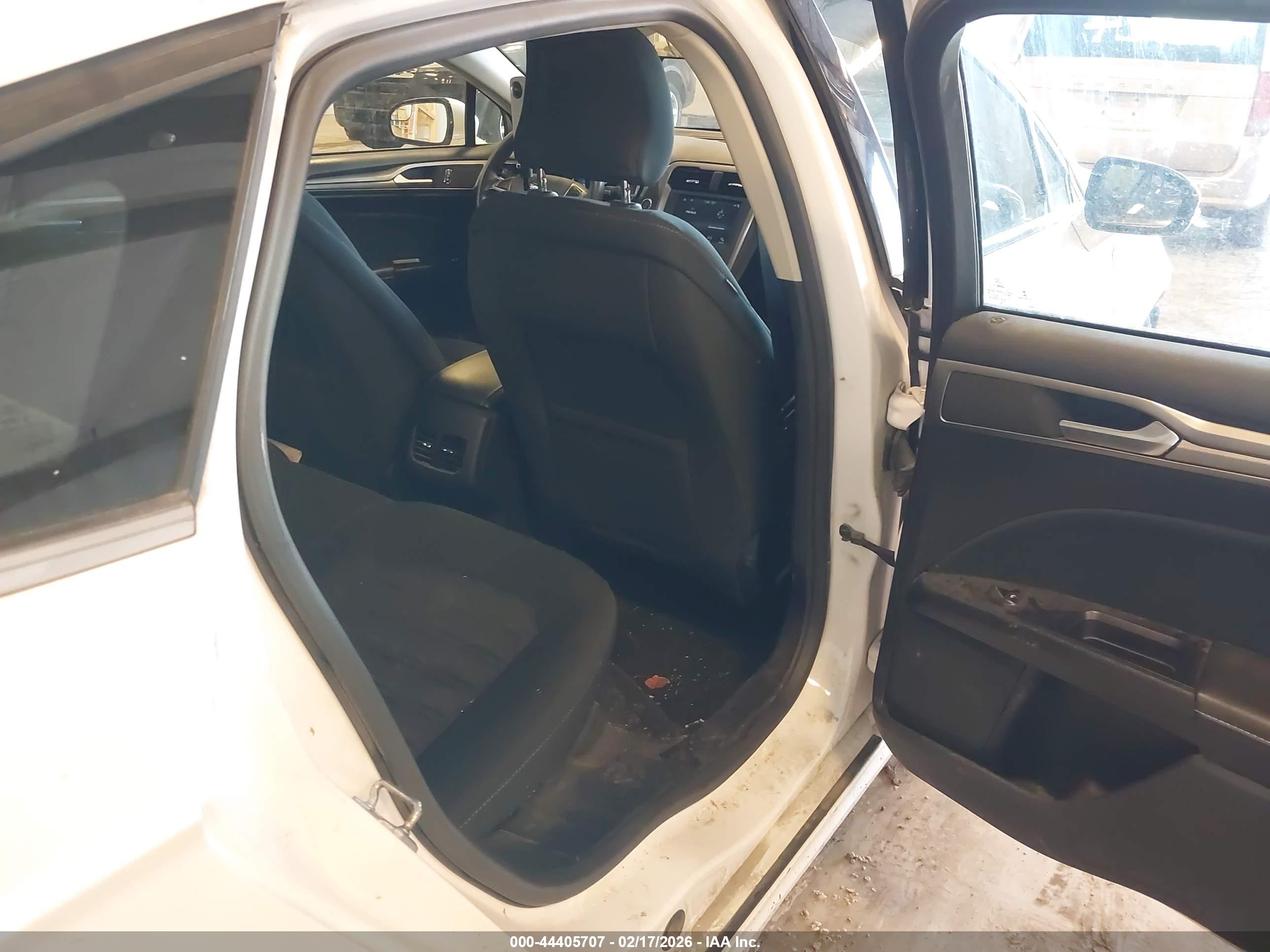 FORD FUSION image 8