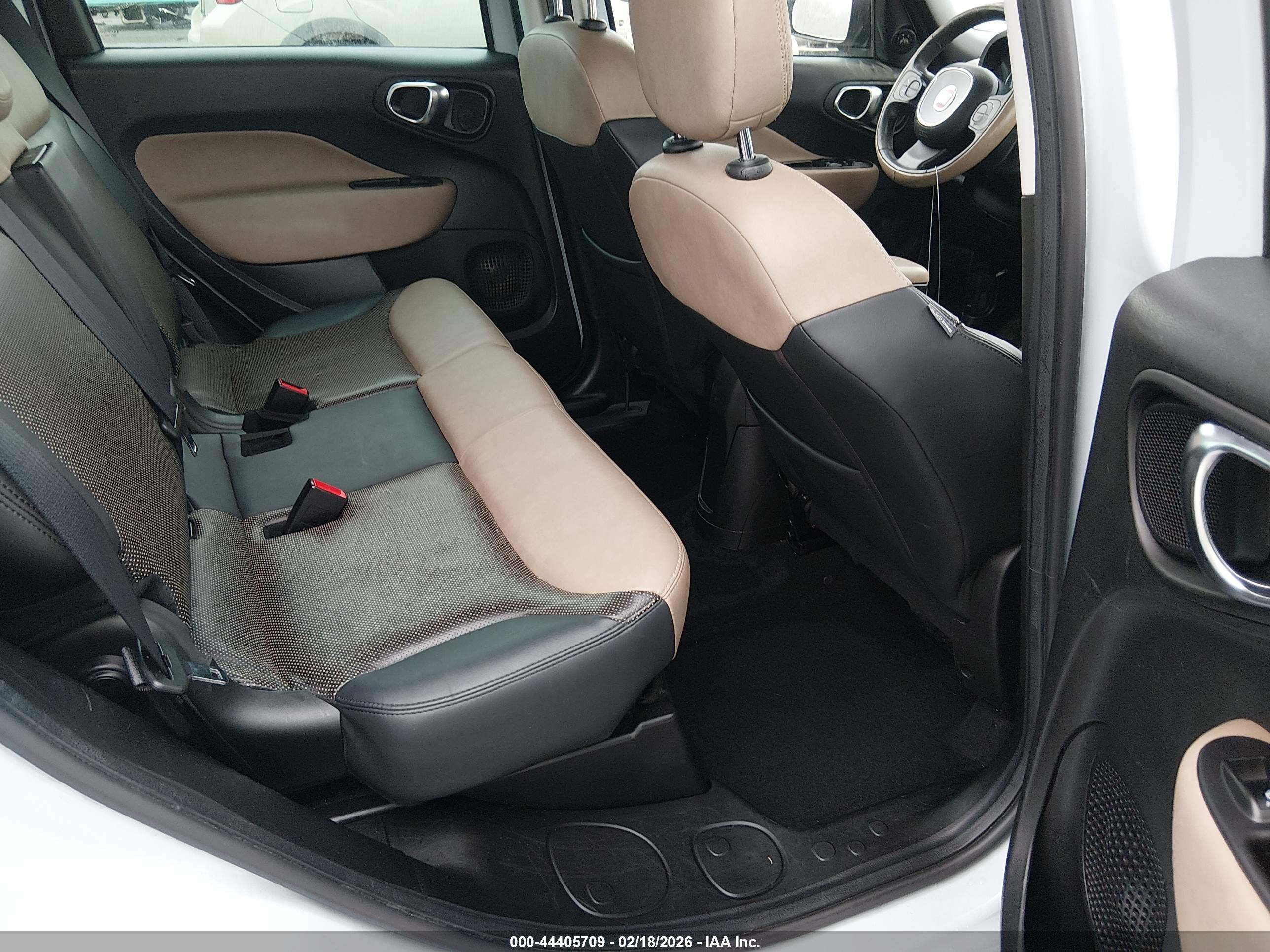 FIAT 500L image 8