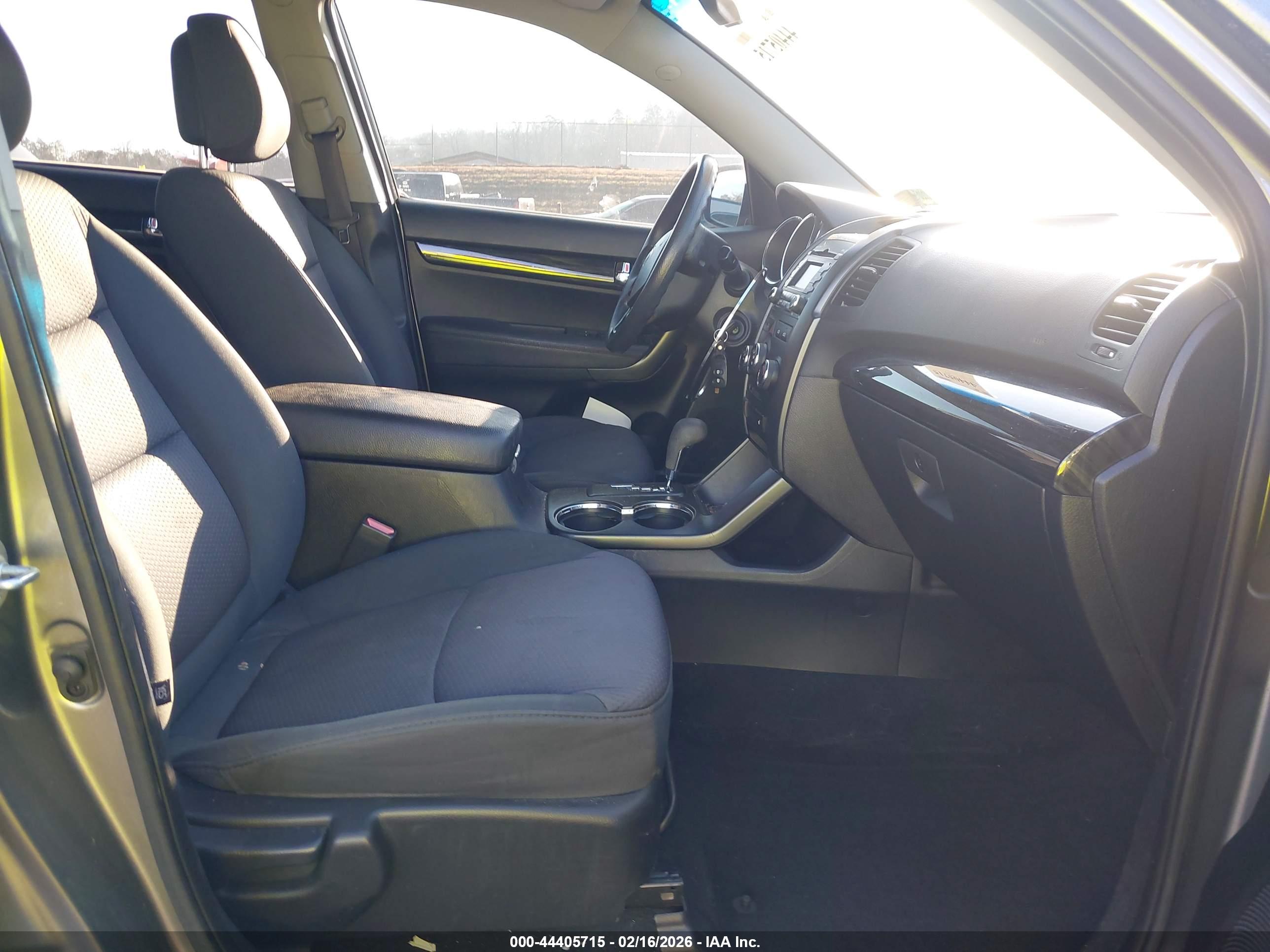 KIA SORENTO image 5