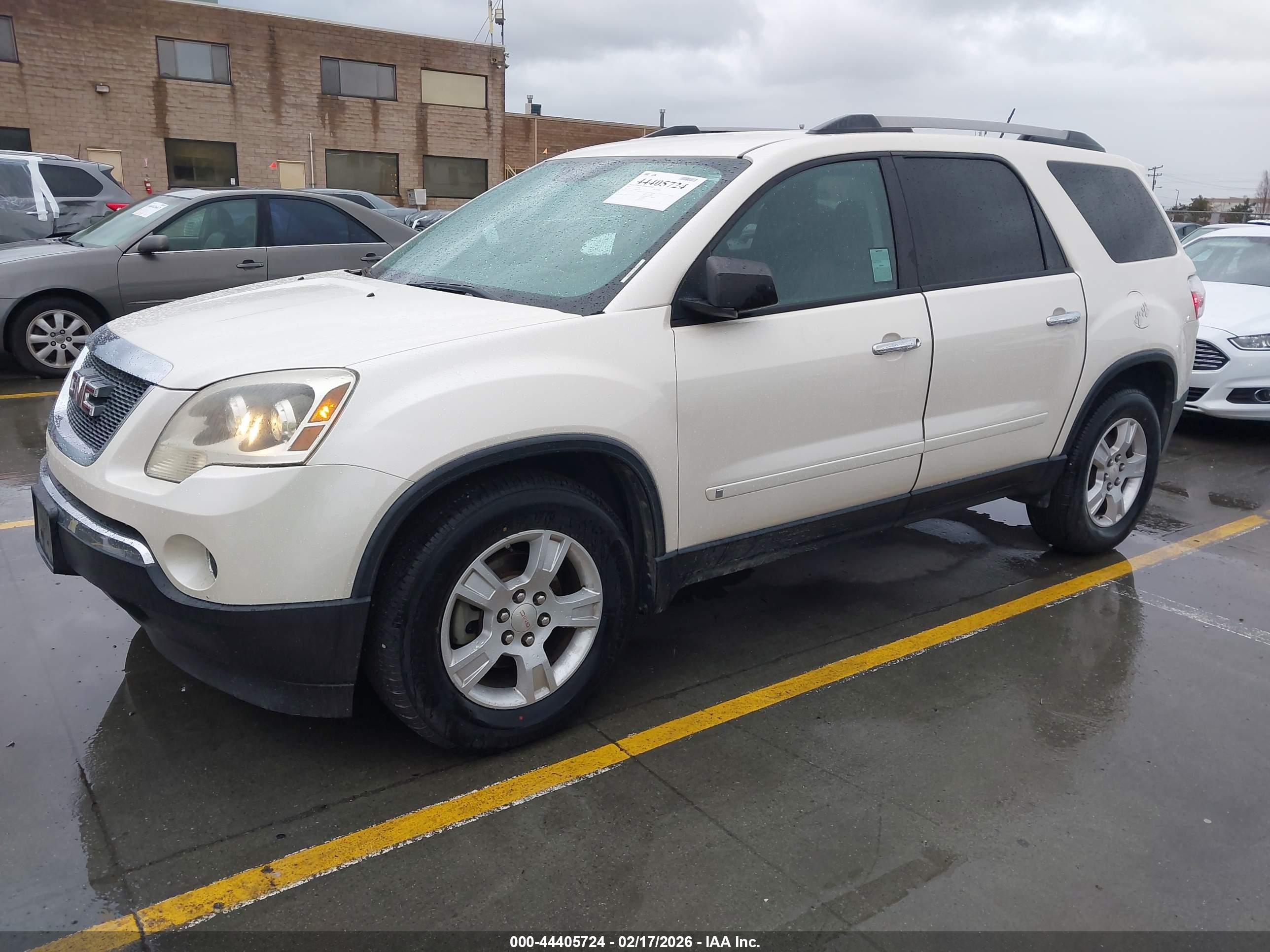 GMC ACADIA image 2