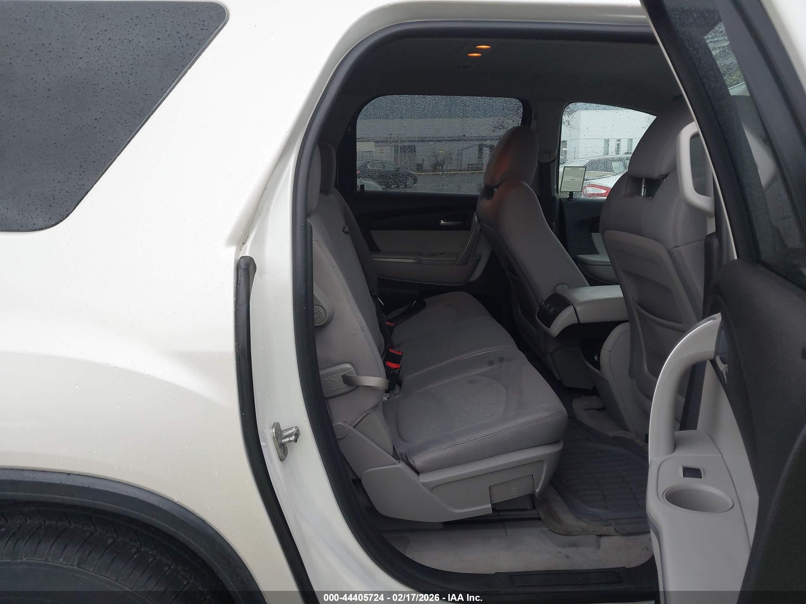 GMC ACADIA image 8