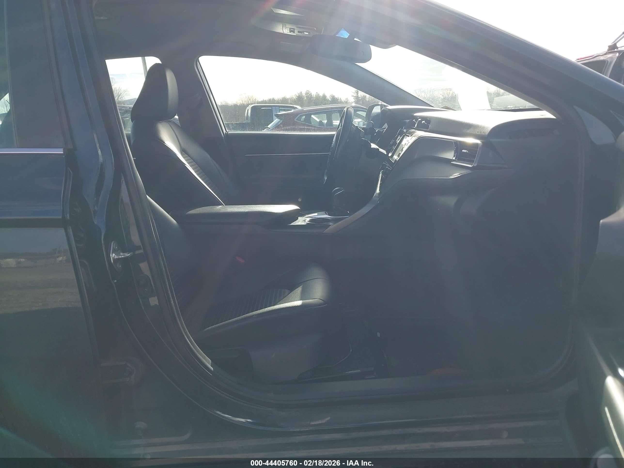 TOYOTA CAMRY image 5