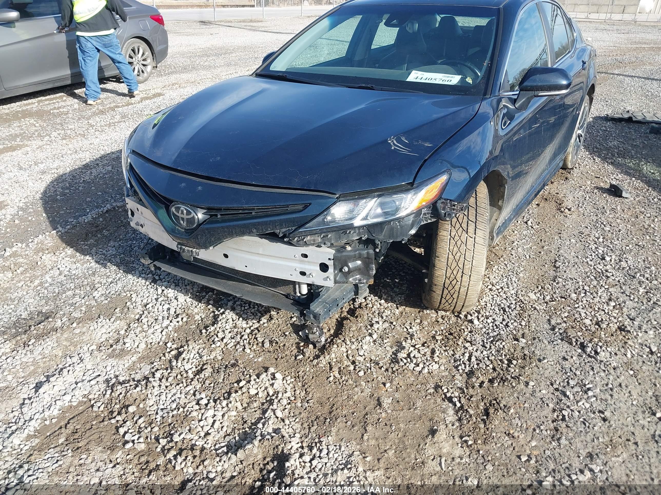 TOYOTA CAMRY image 6