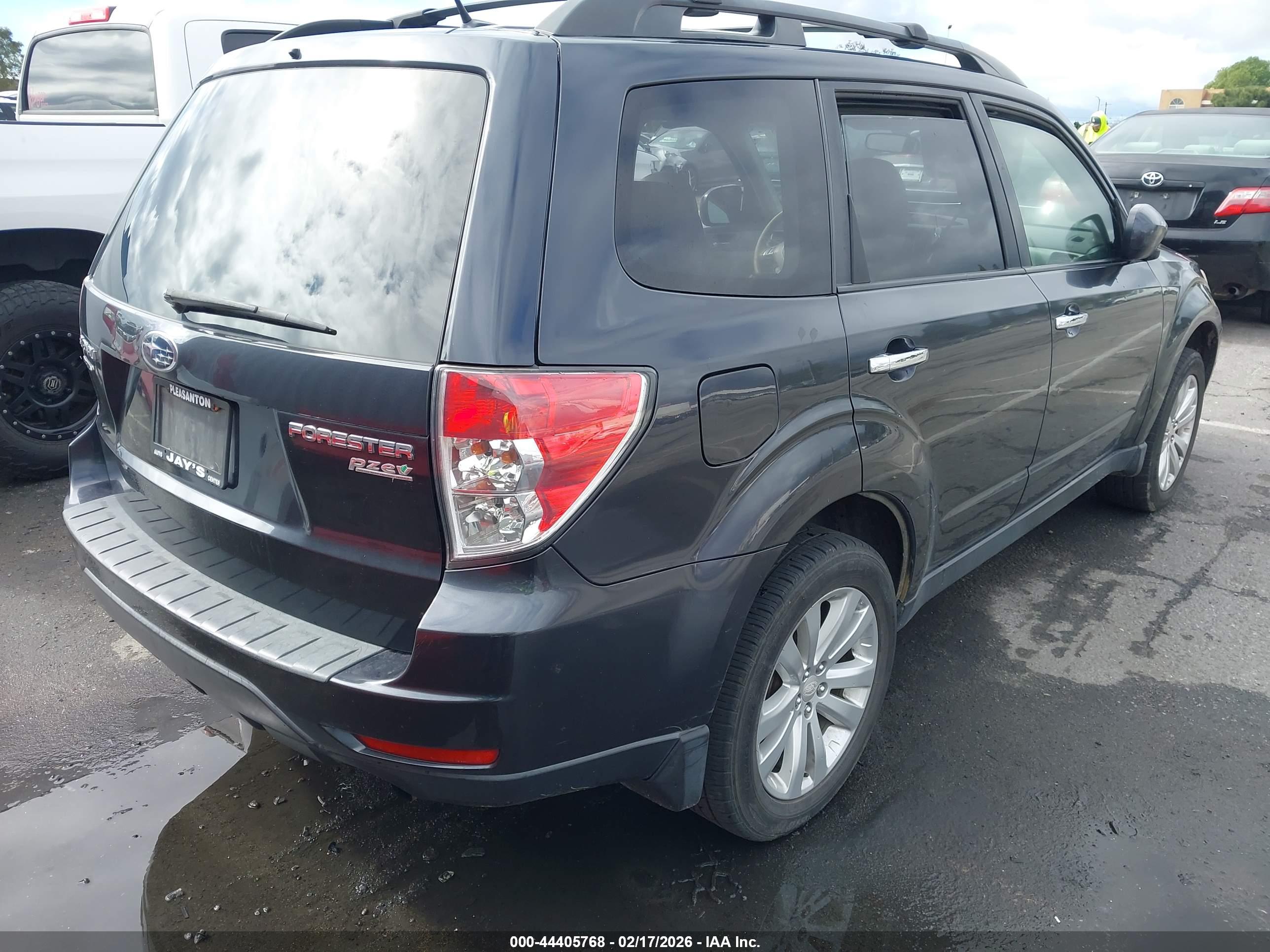 SUBARU FORESTER image 4
