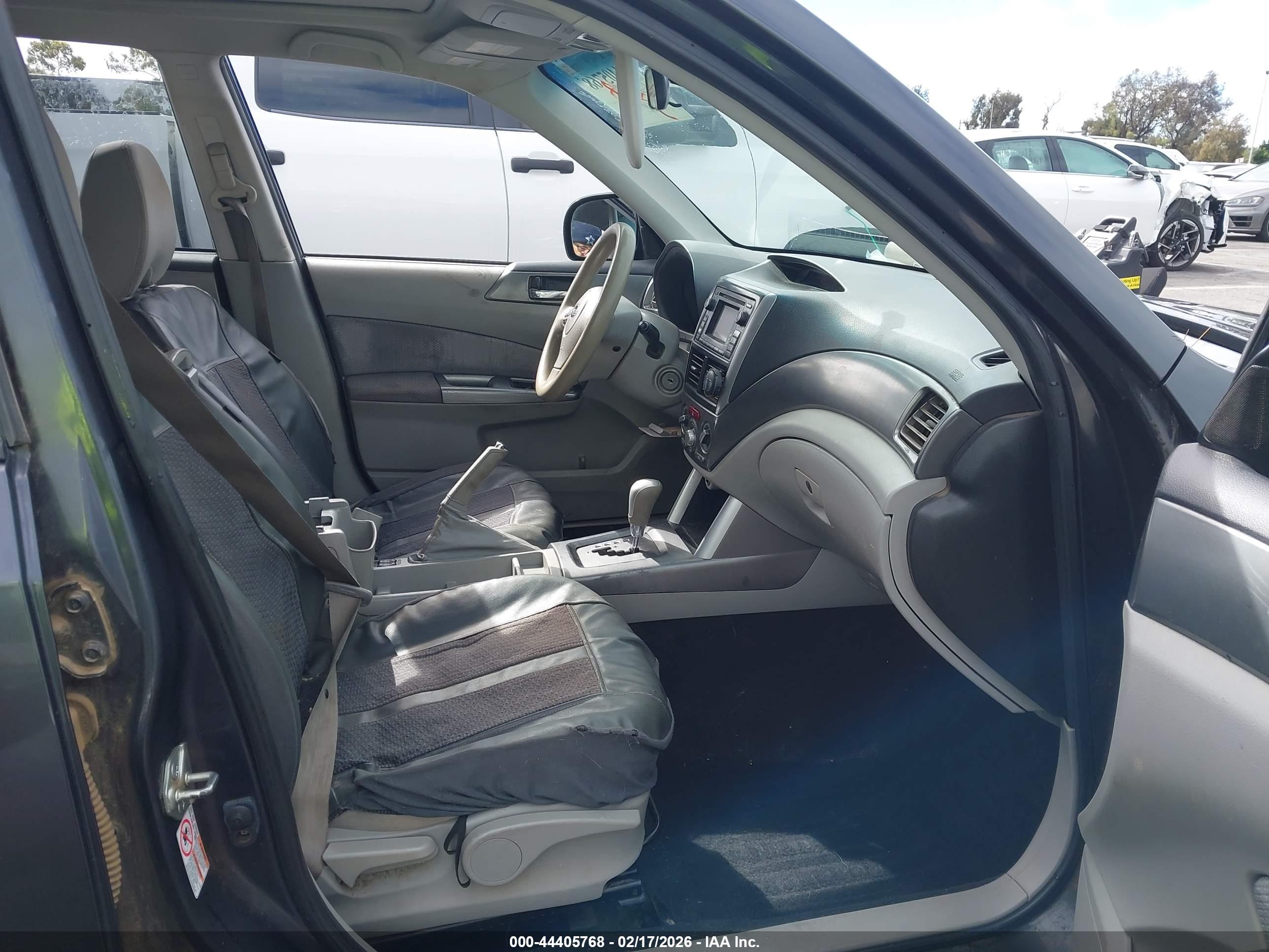 SUBARU FORESTER image 5