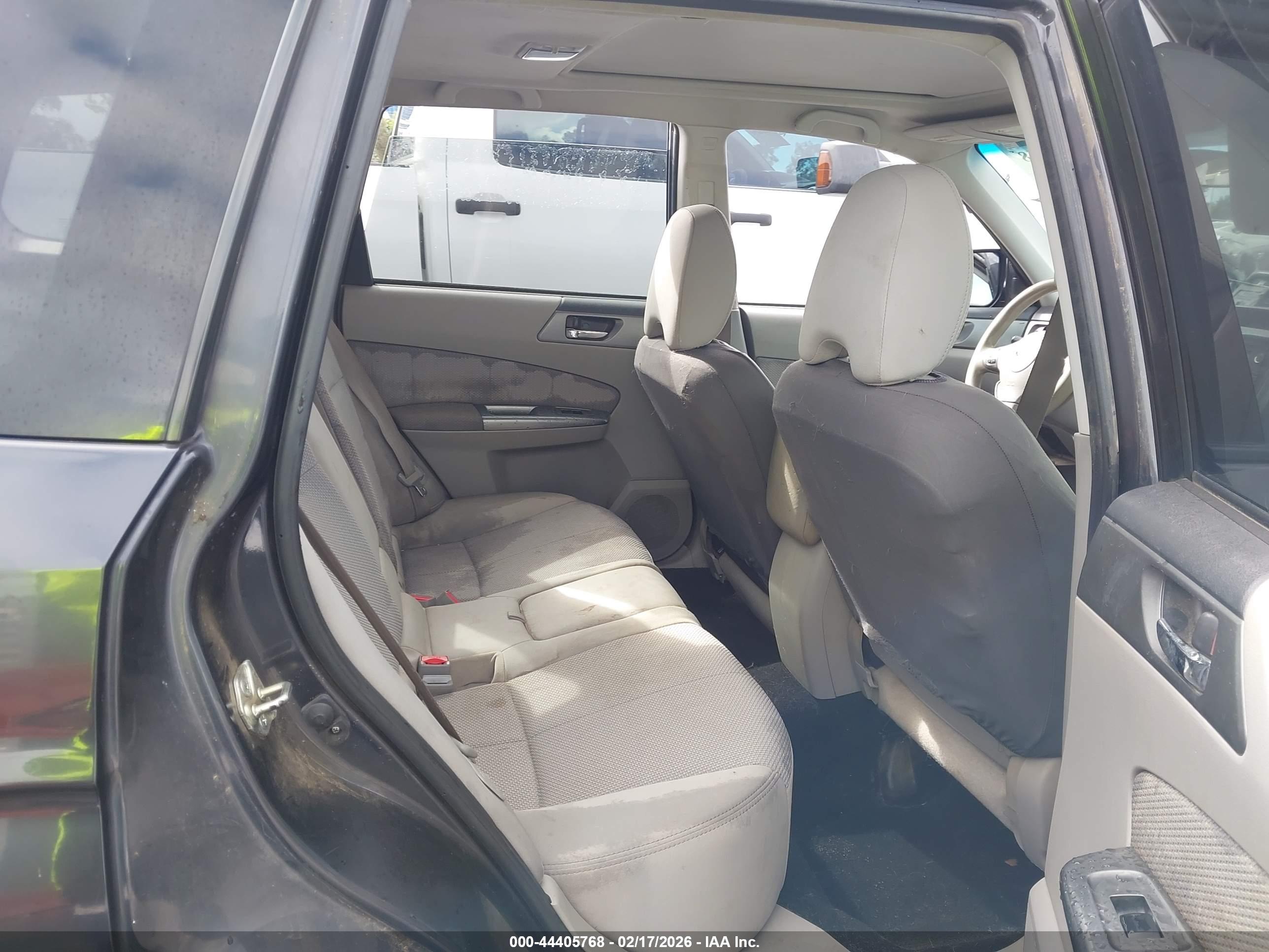 SUBARU FORESTER image 8