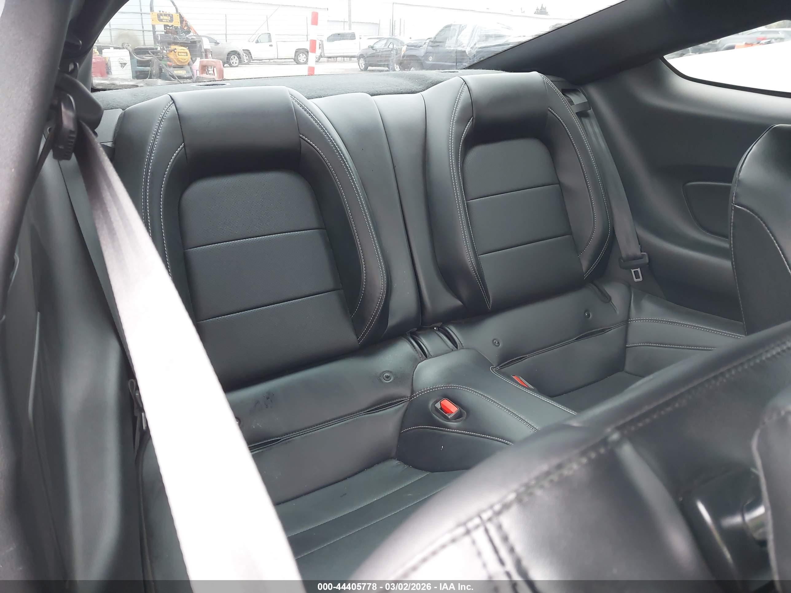 FORD MUSTANG image 8