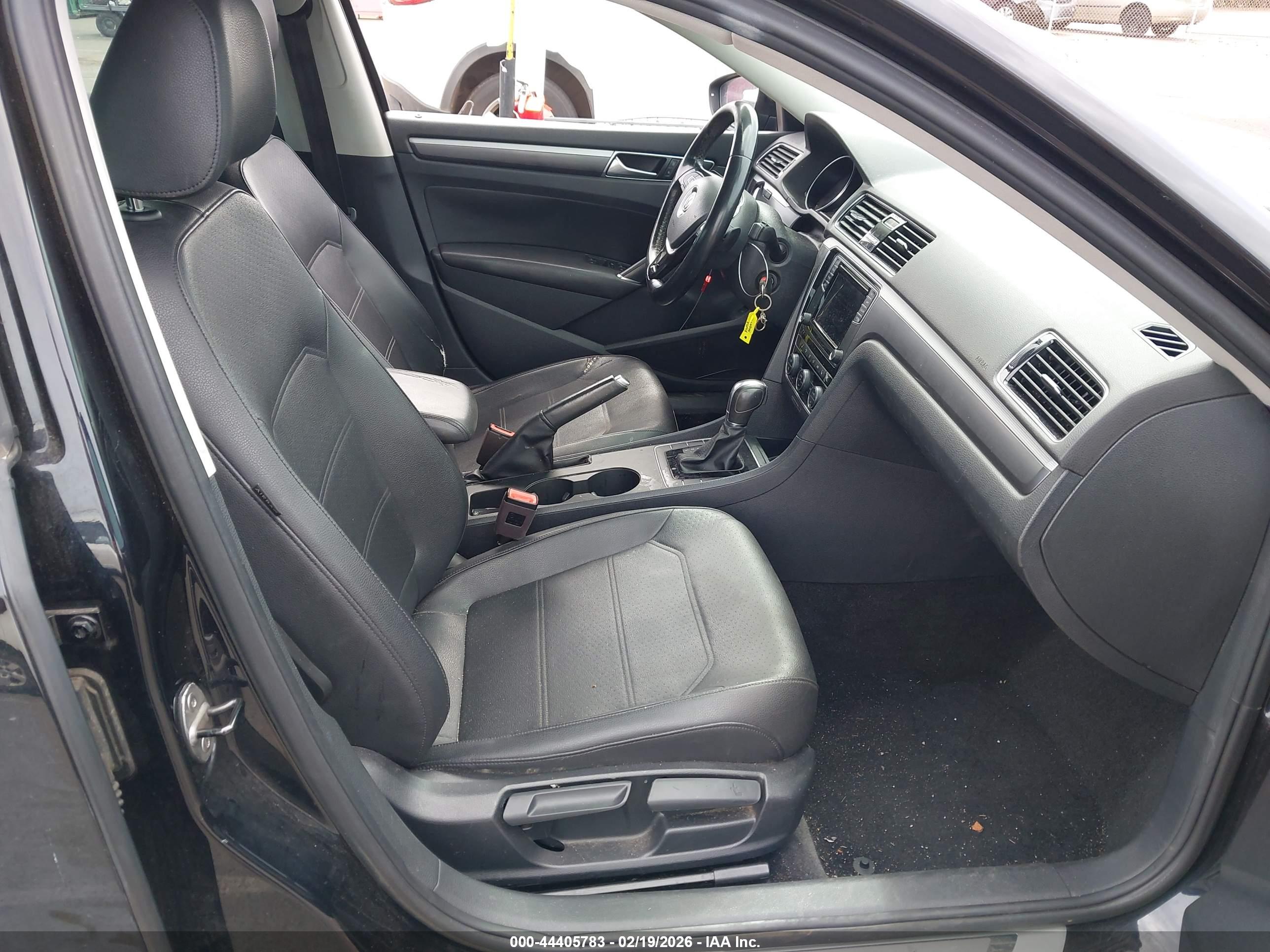 VOLKSWAGEN PASSAT image 5