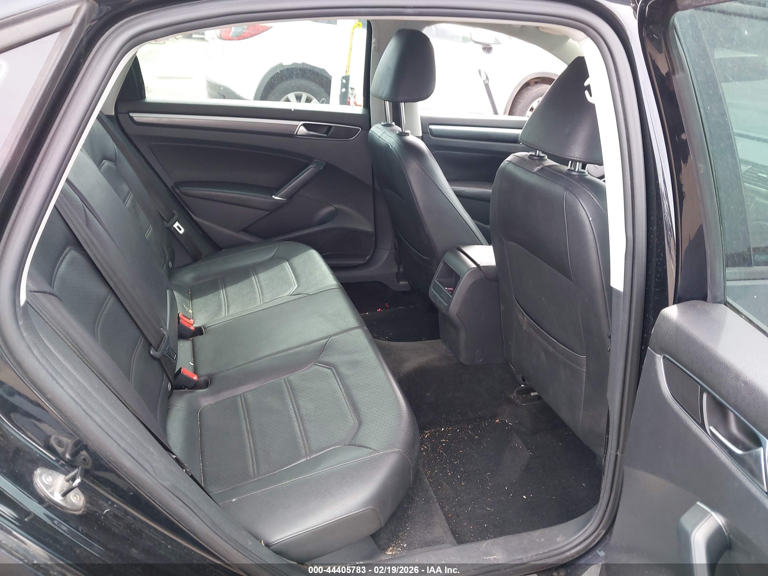 VOLKSWAGEN PASSAT image 8