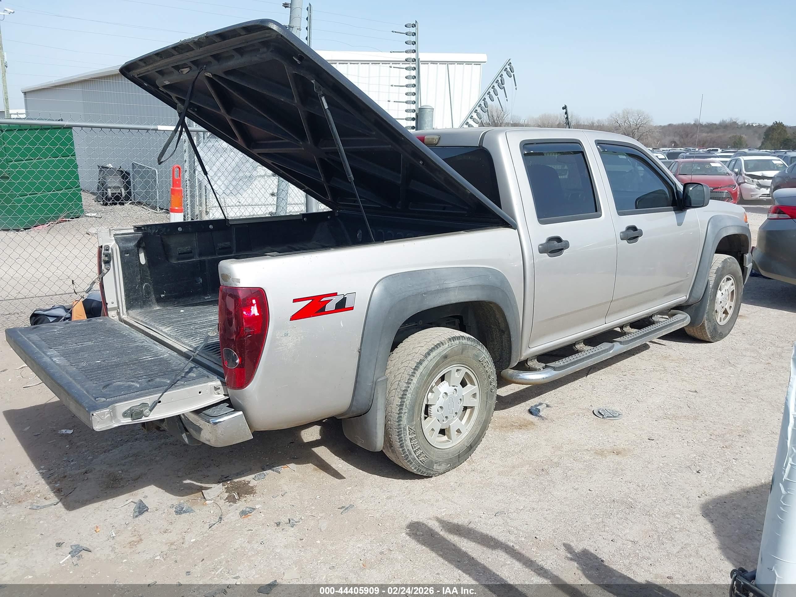 CHEVROLET COLORADO image 4