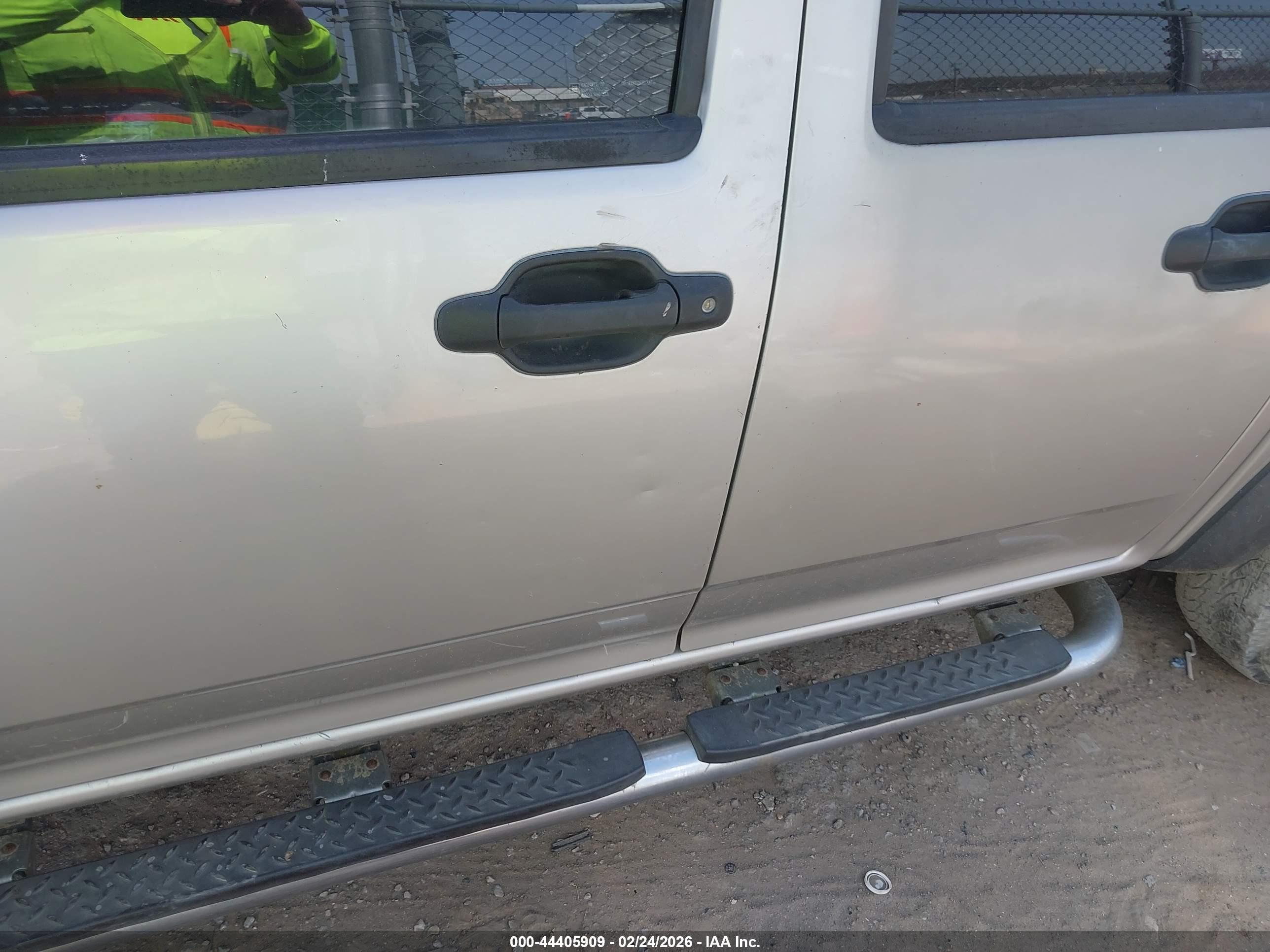 CHEVROLET COLORADO image 6