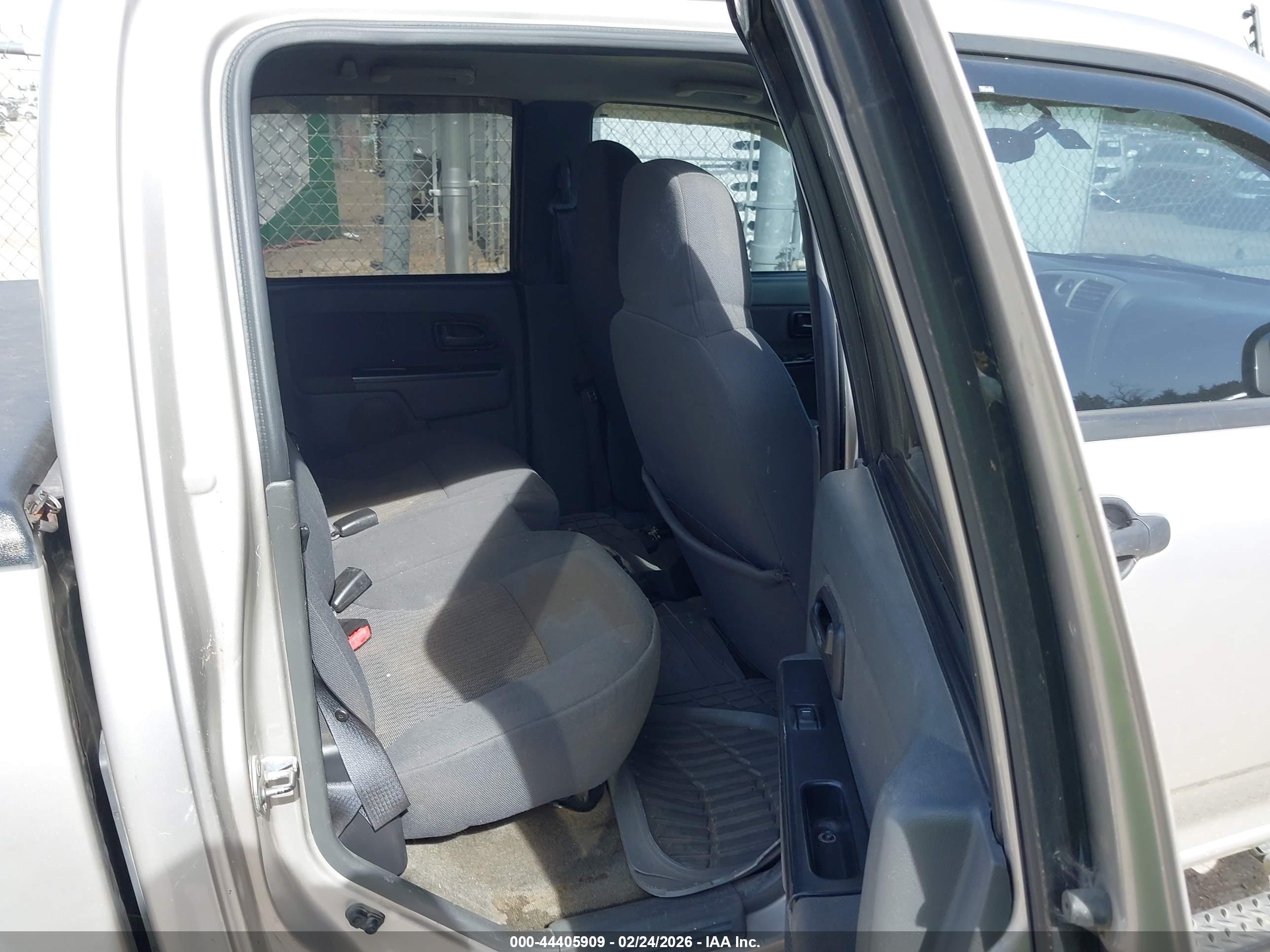 CHEVROLET COLORADO image 8