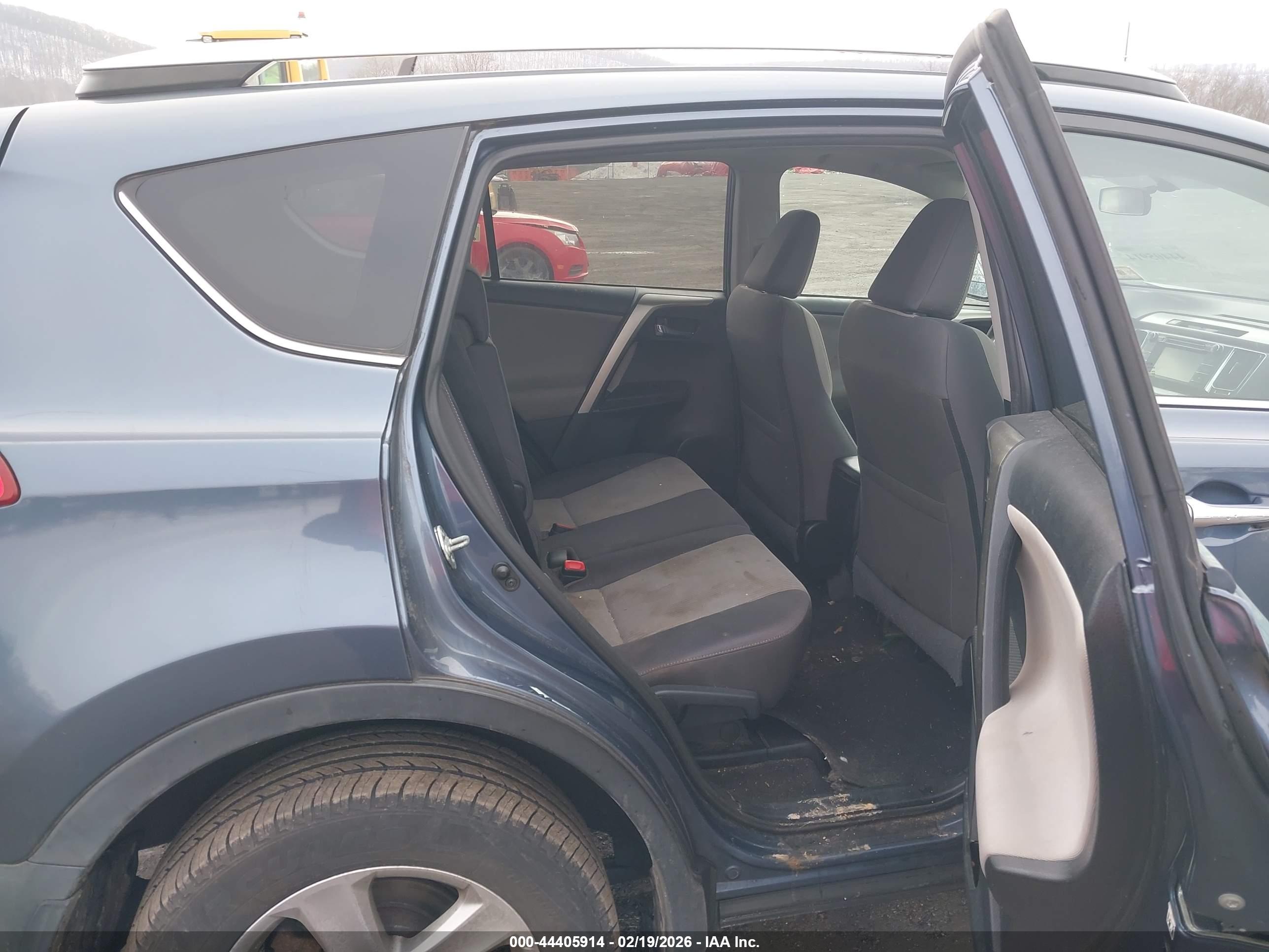 TOYOTA RAV4 image 8