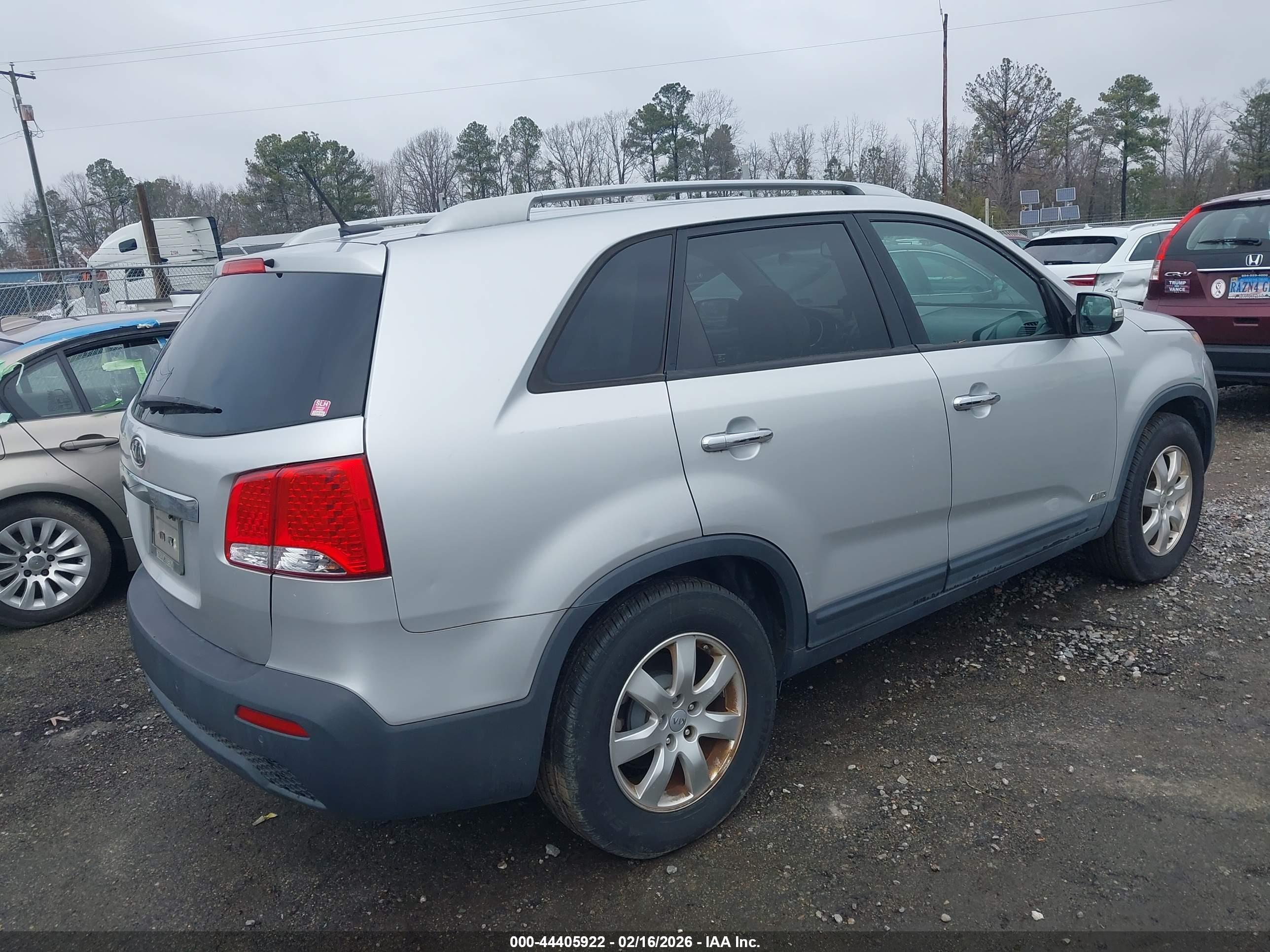 KIA SORENTO image 4