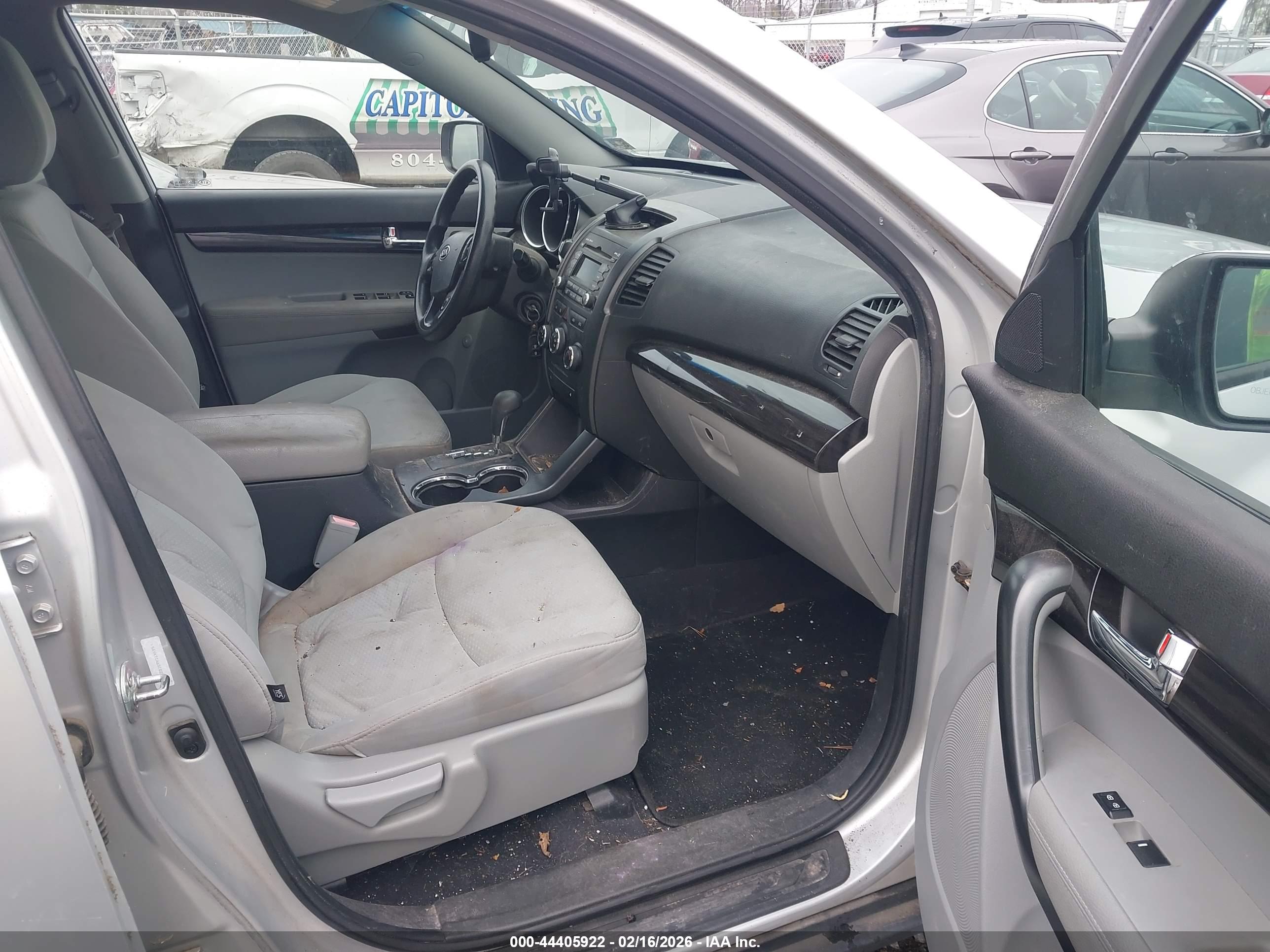 KIA SORENTO image 5