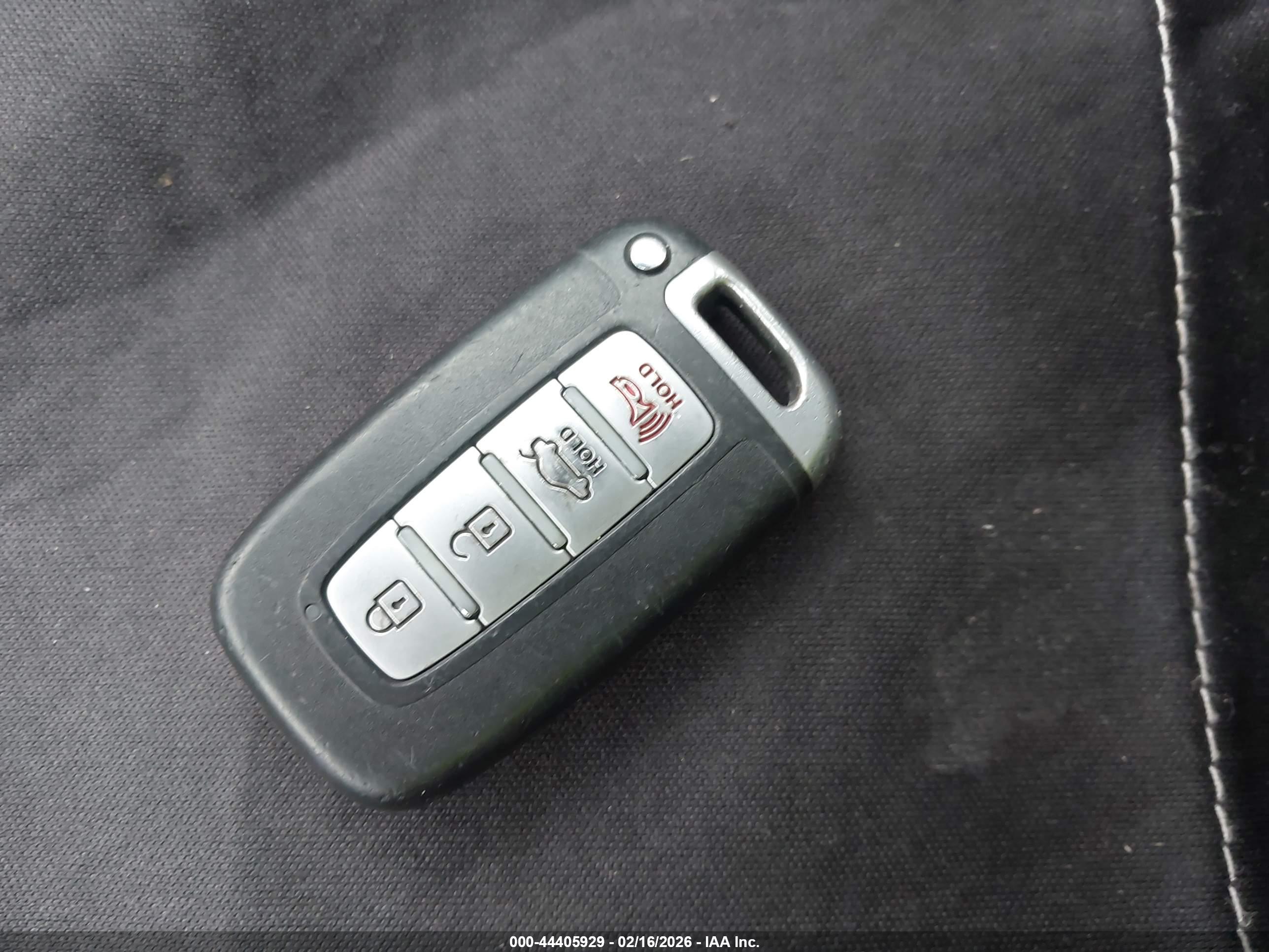 HYUNDAI ELANTRA image 11