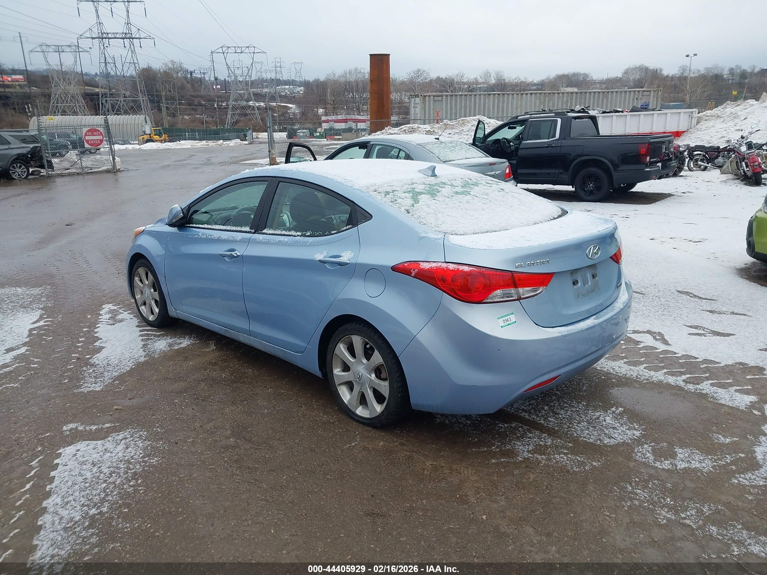 HYUNDAI ELANTRA image 3