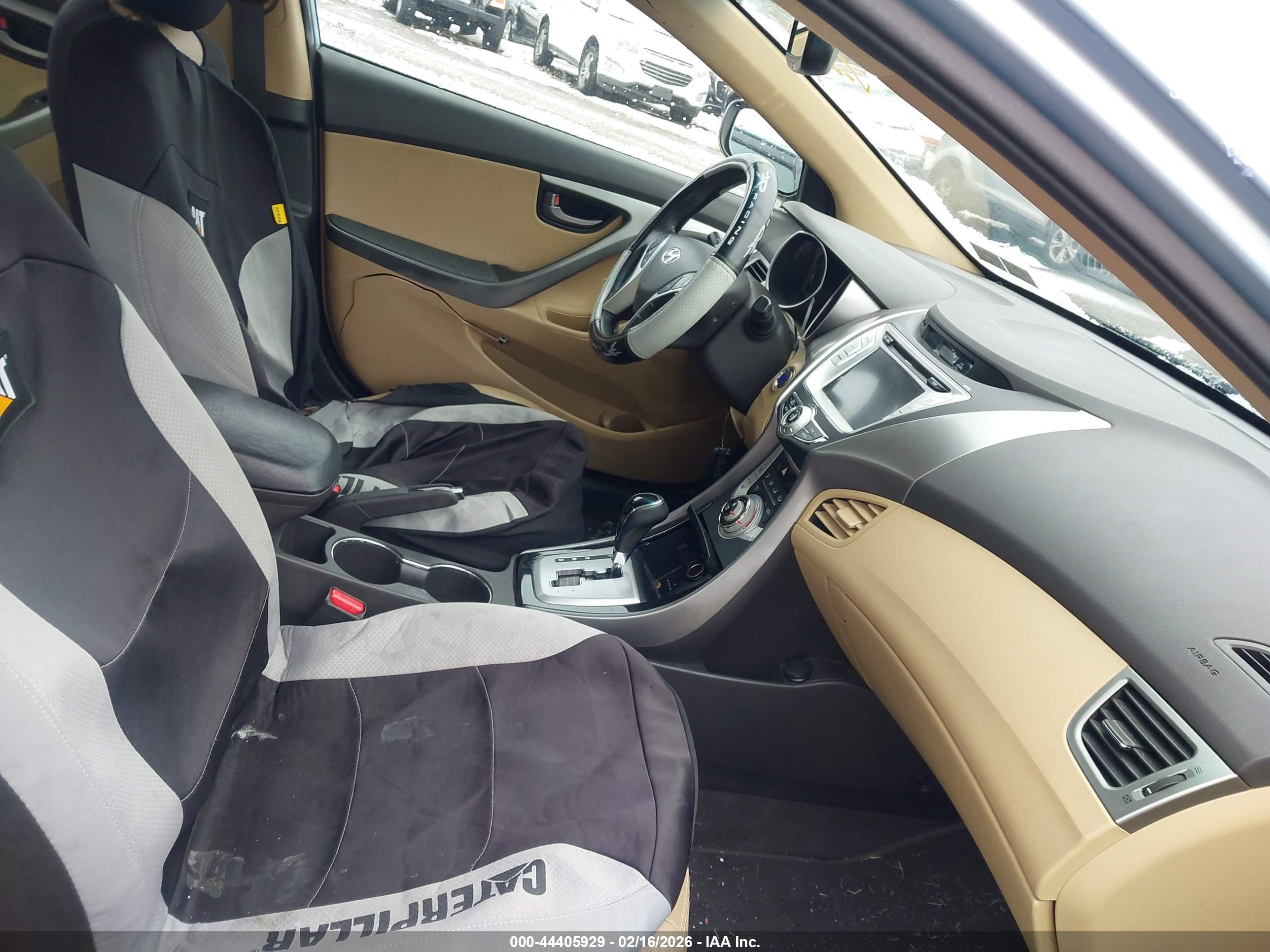 HYUNDAI ELANTRA image 5