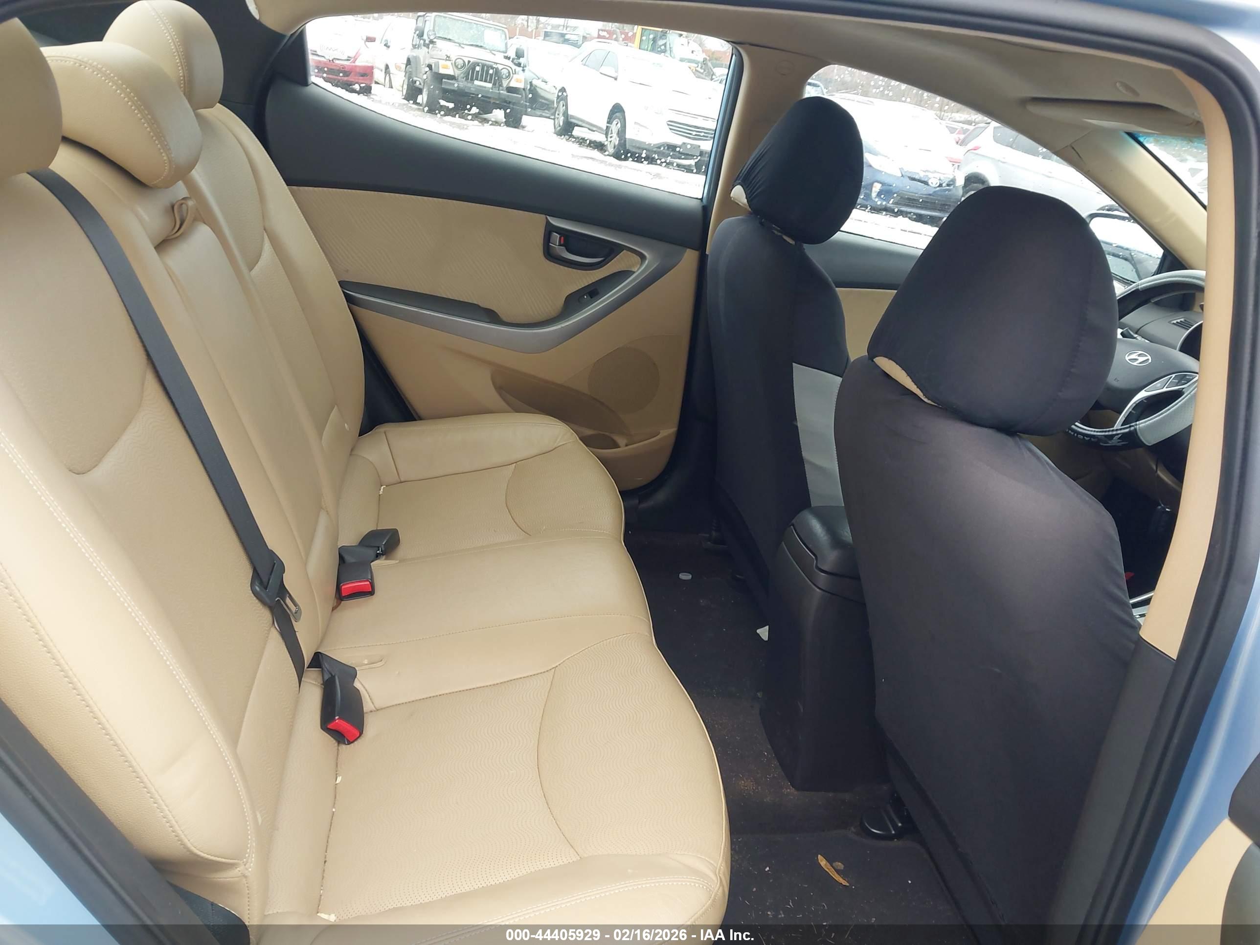 HYUNDAI ELANTRA image 8