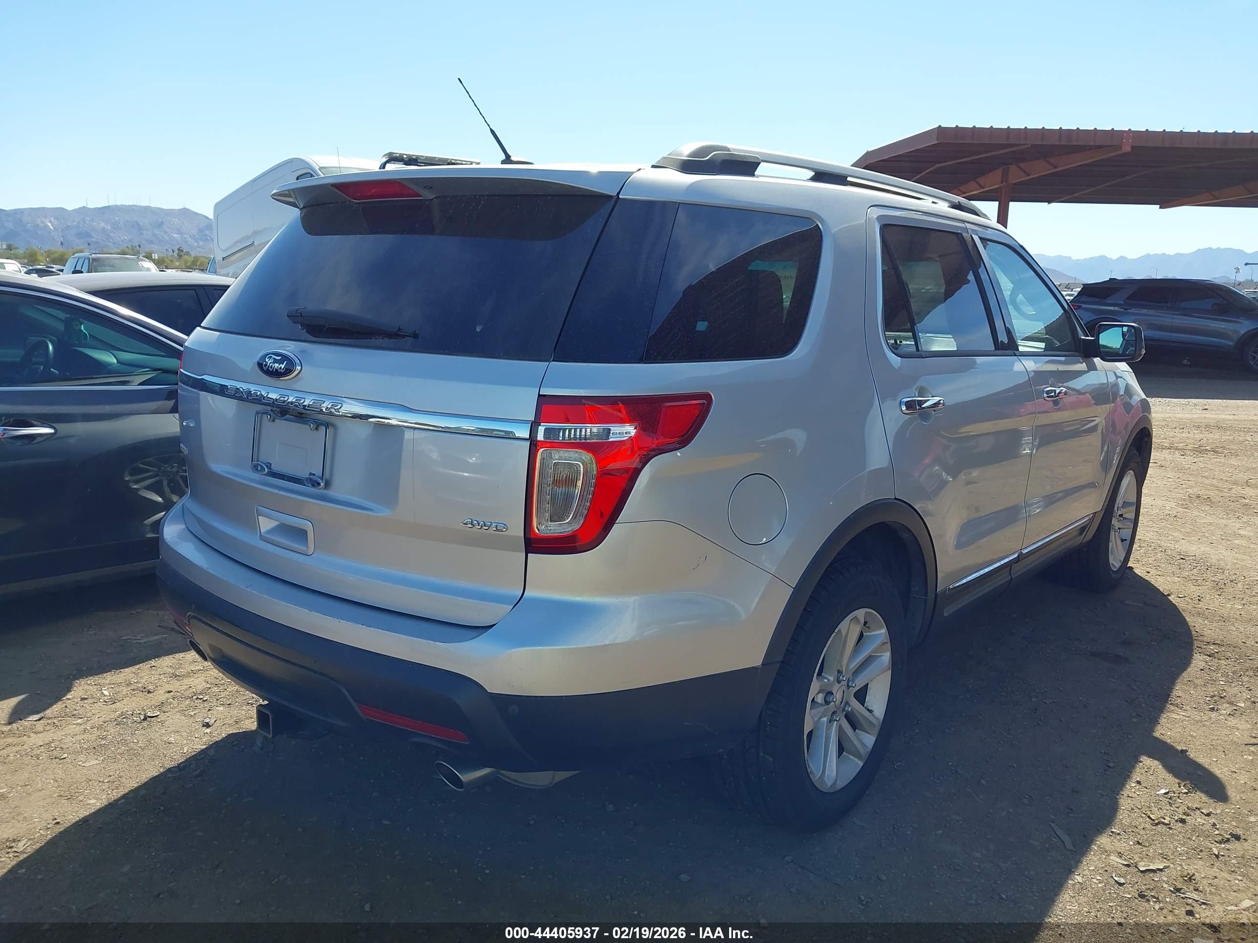 FORD EXPLORER image 4
