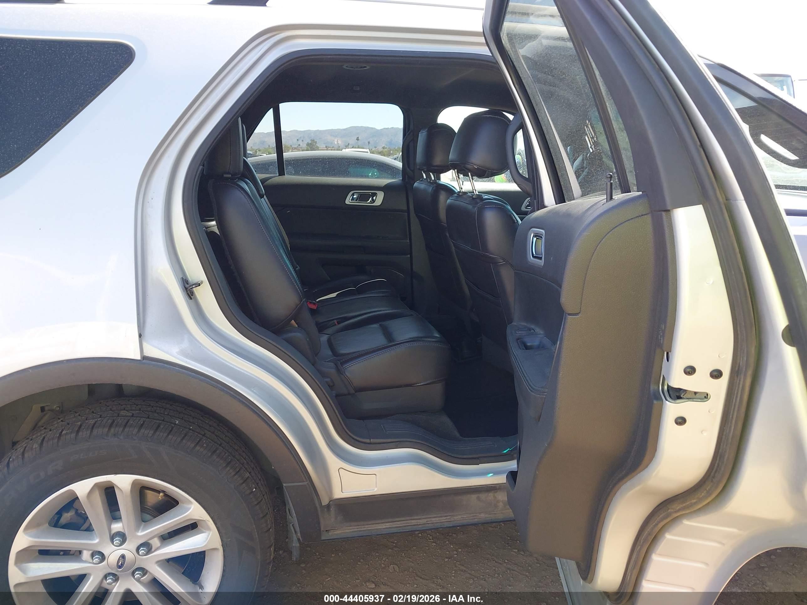 FORD EXPLORER image 8