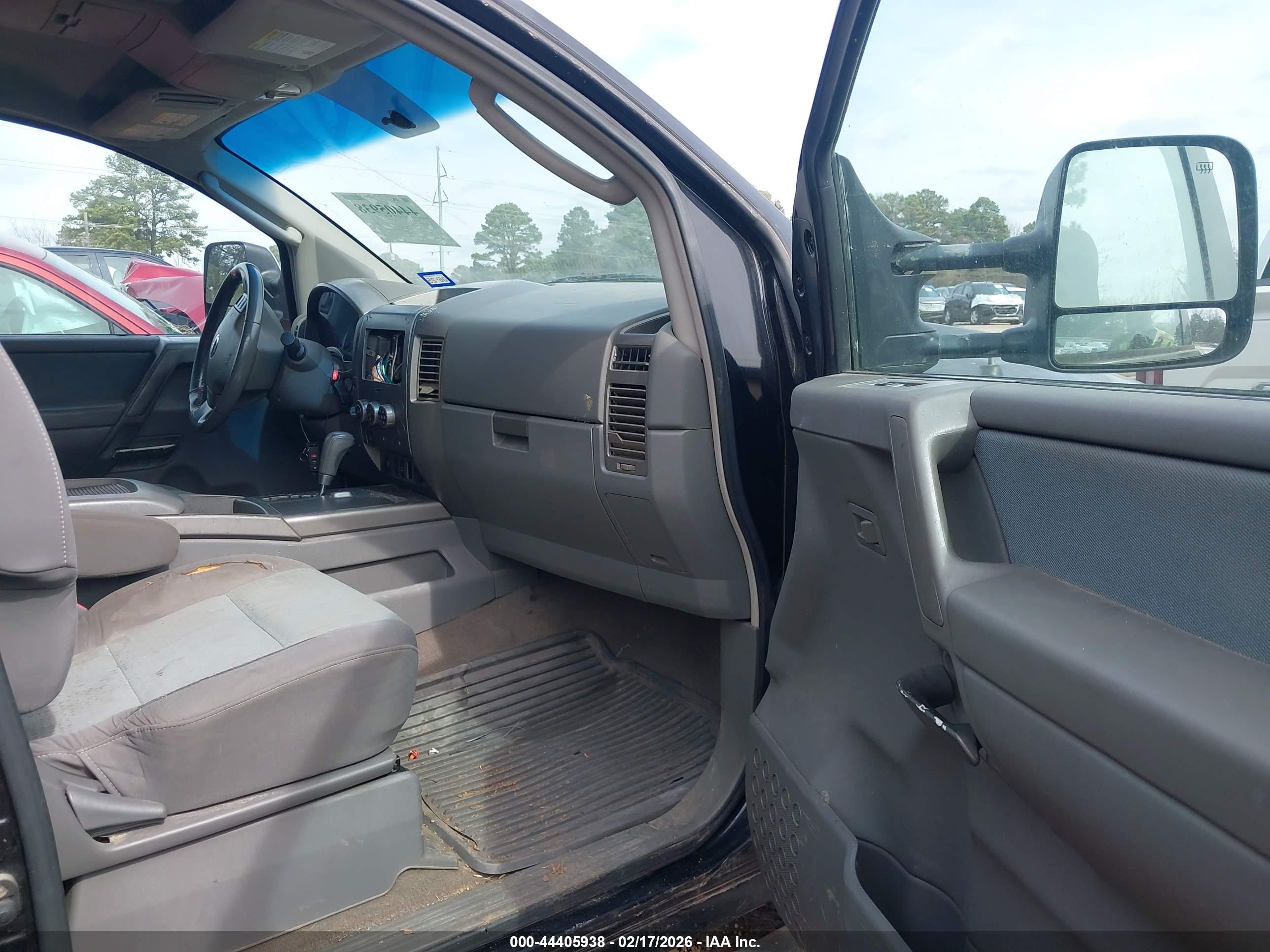 NISSAN TITAN image 5