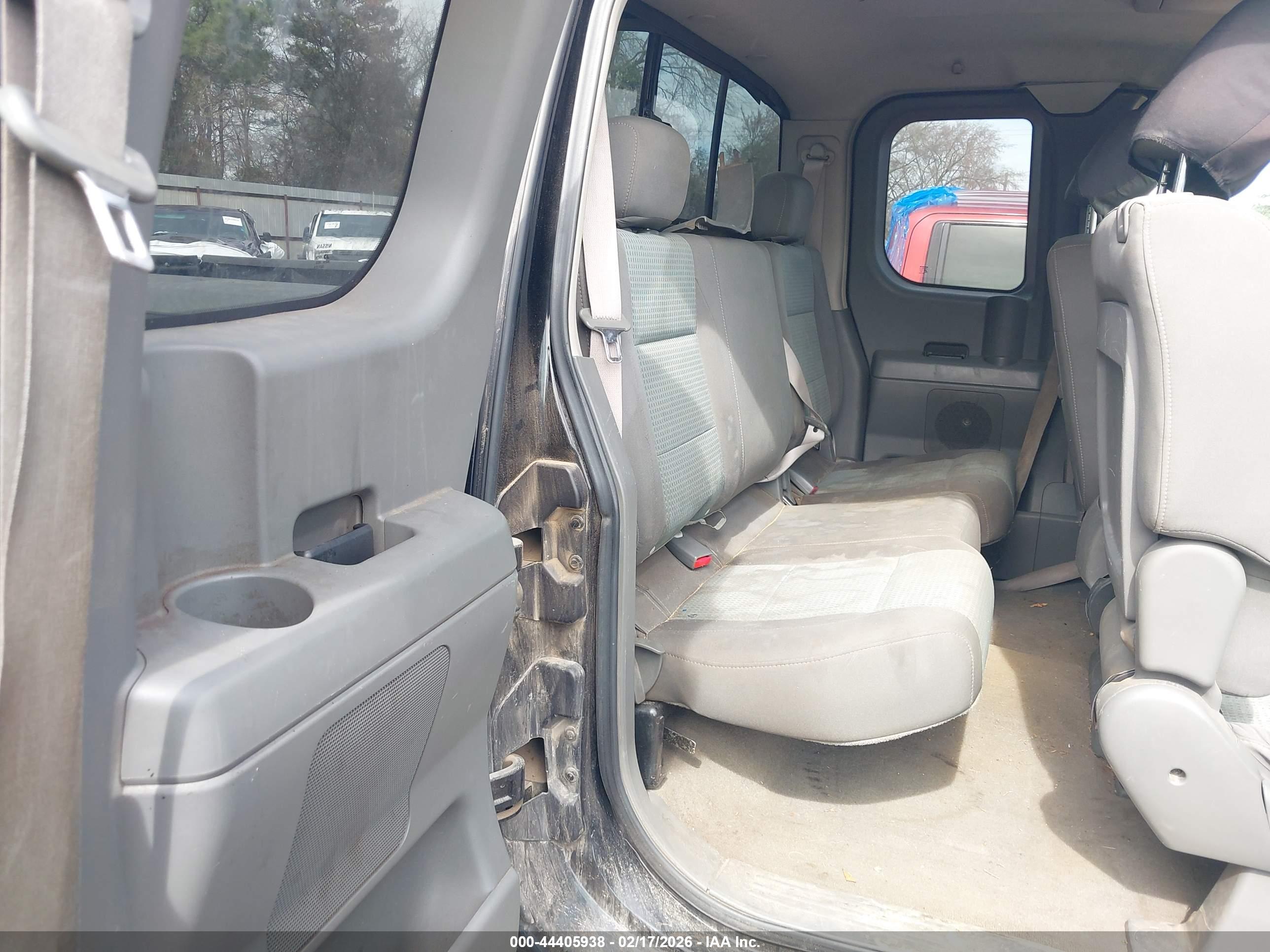 NISSAN TITAN image 8